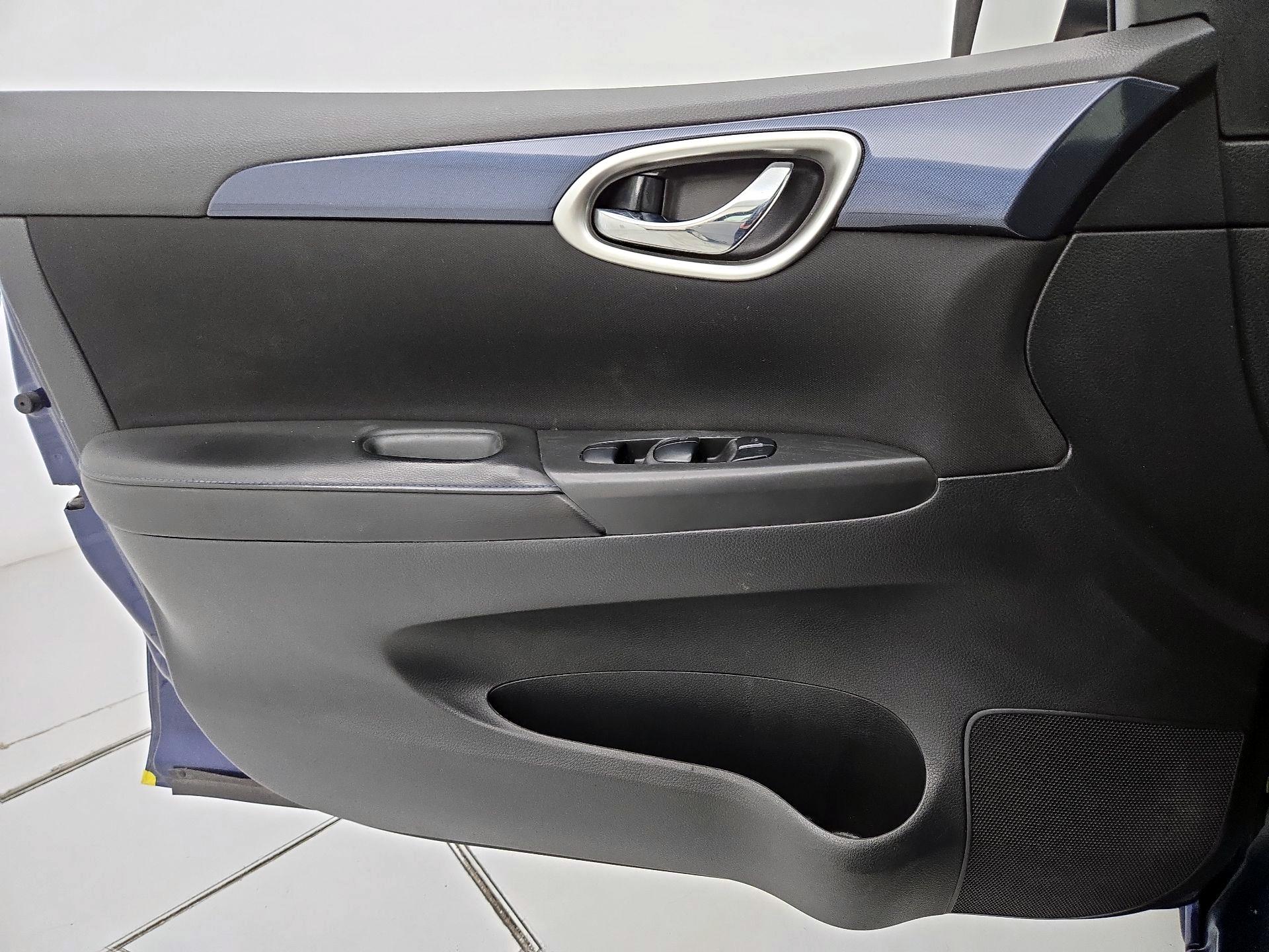 Thumbnail: 2019 Nissan Sentra - 12