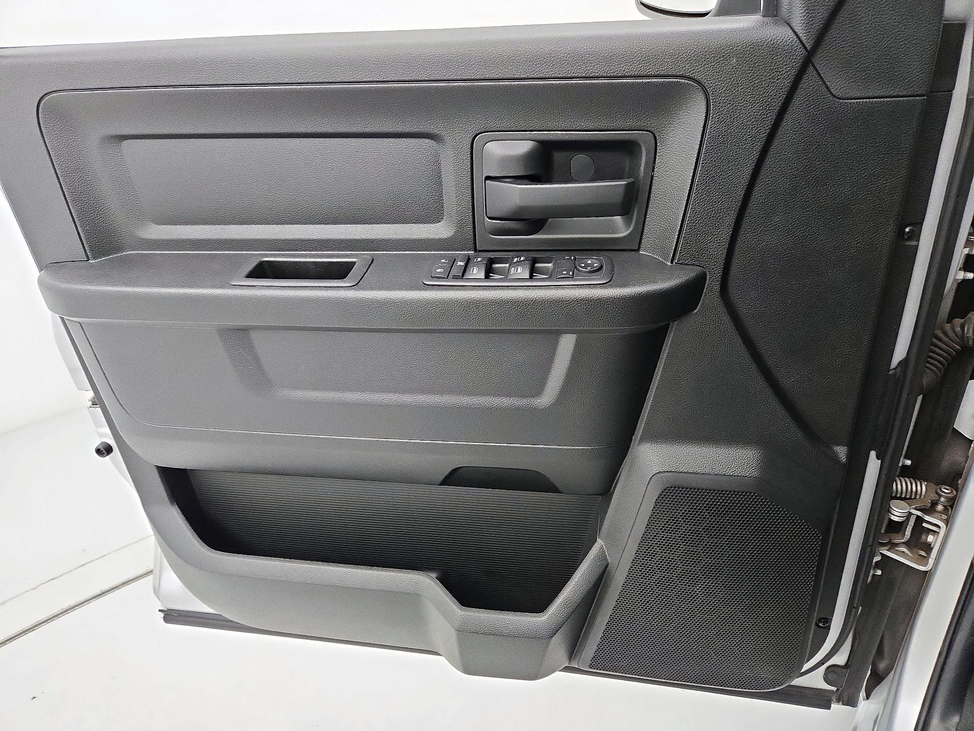 Thumbnail: 2019 RAM 1500 Classic - 12
