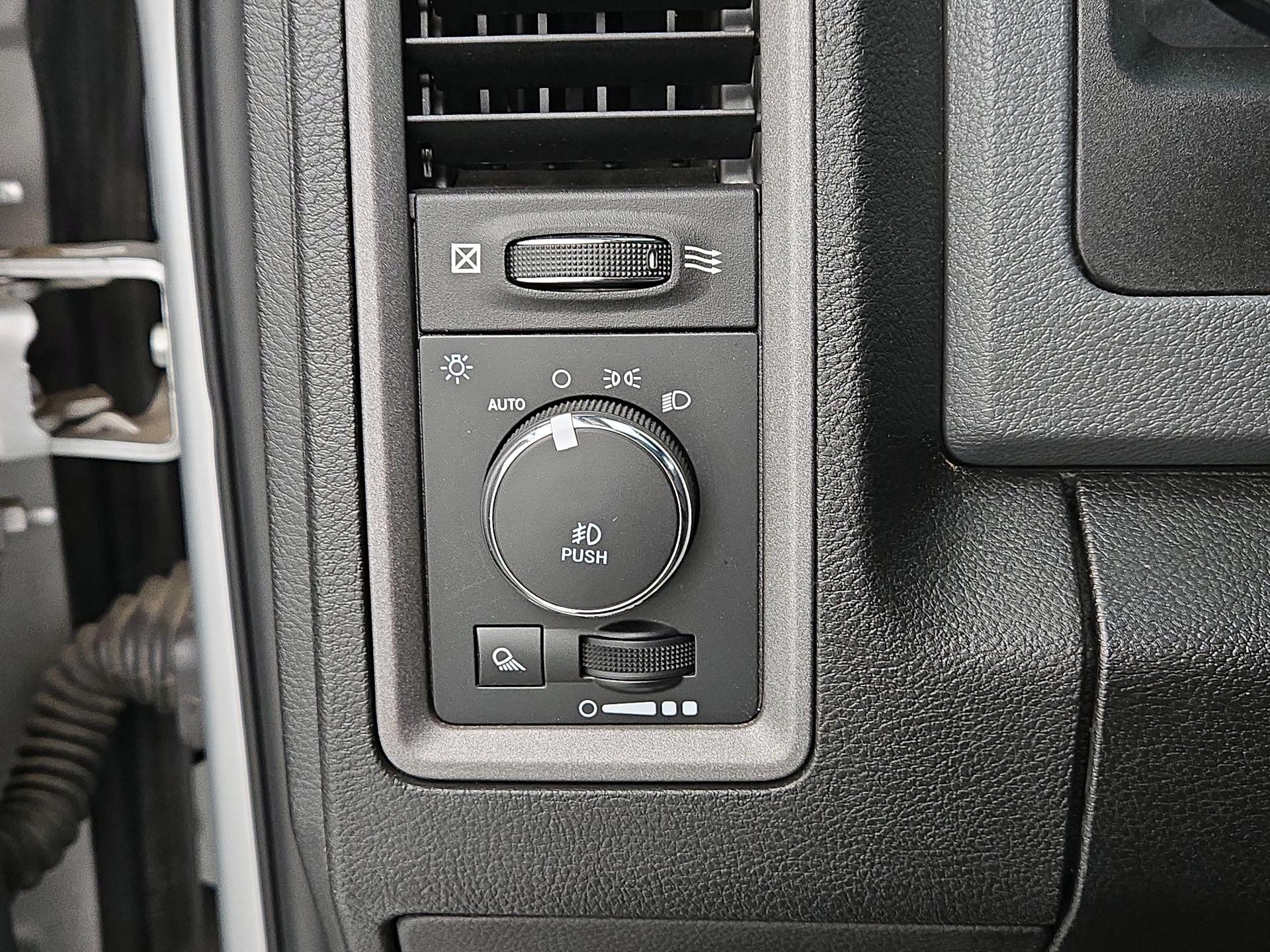 Thumbnail: 2019 RAM 1500 Classic - 13