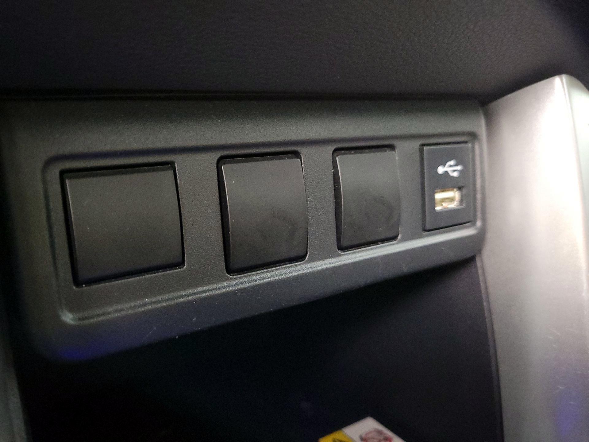 Thumbnail: 2022 Toyota Corolla Cross - 18