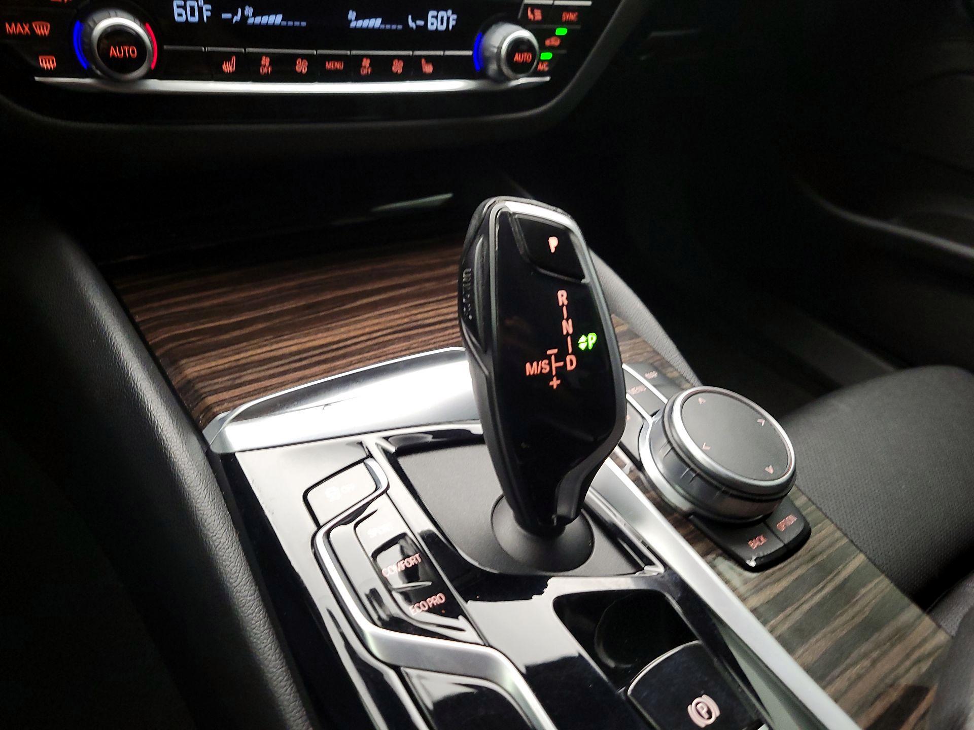 Thumbnail: 2022 BMW 5 Series - 18
