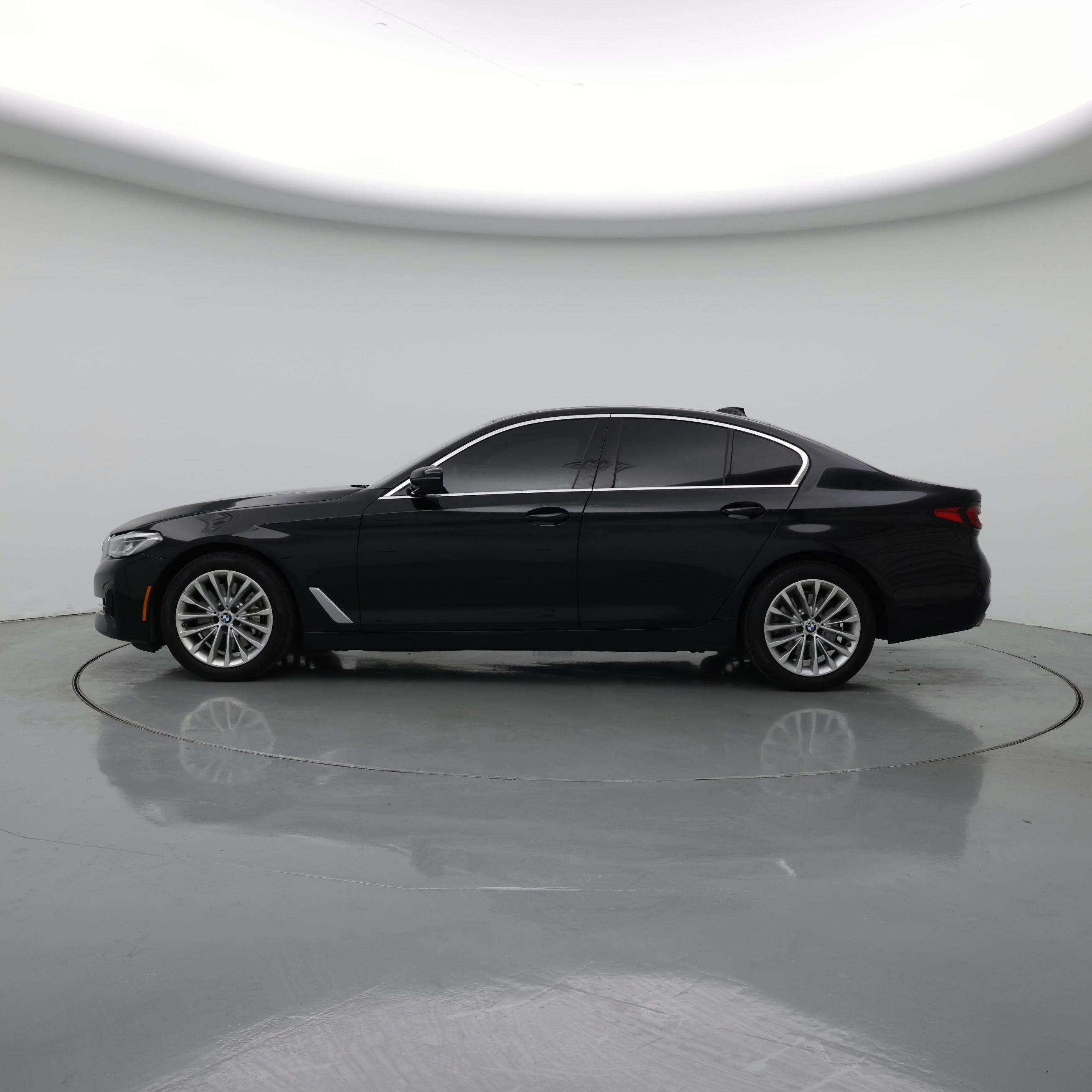 Thumbnail: 2022 BMW 5 Series - 3