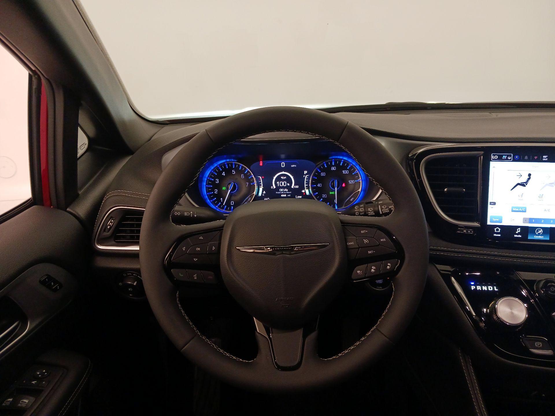 Thumbnail: 2025 Chrysler Pacifica - 10