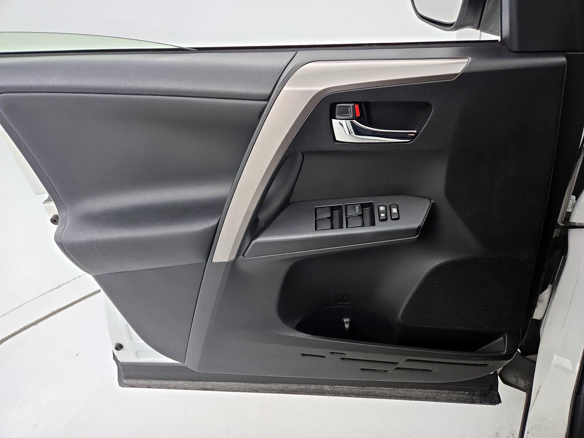 Thumbnail: 2017 Toyota RAV4 - 12