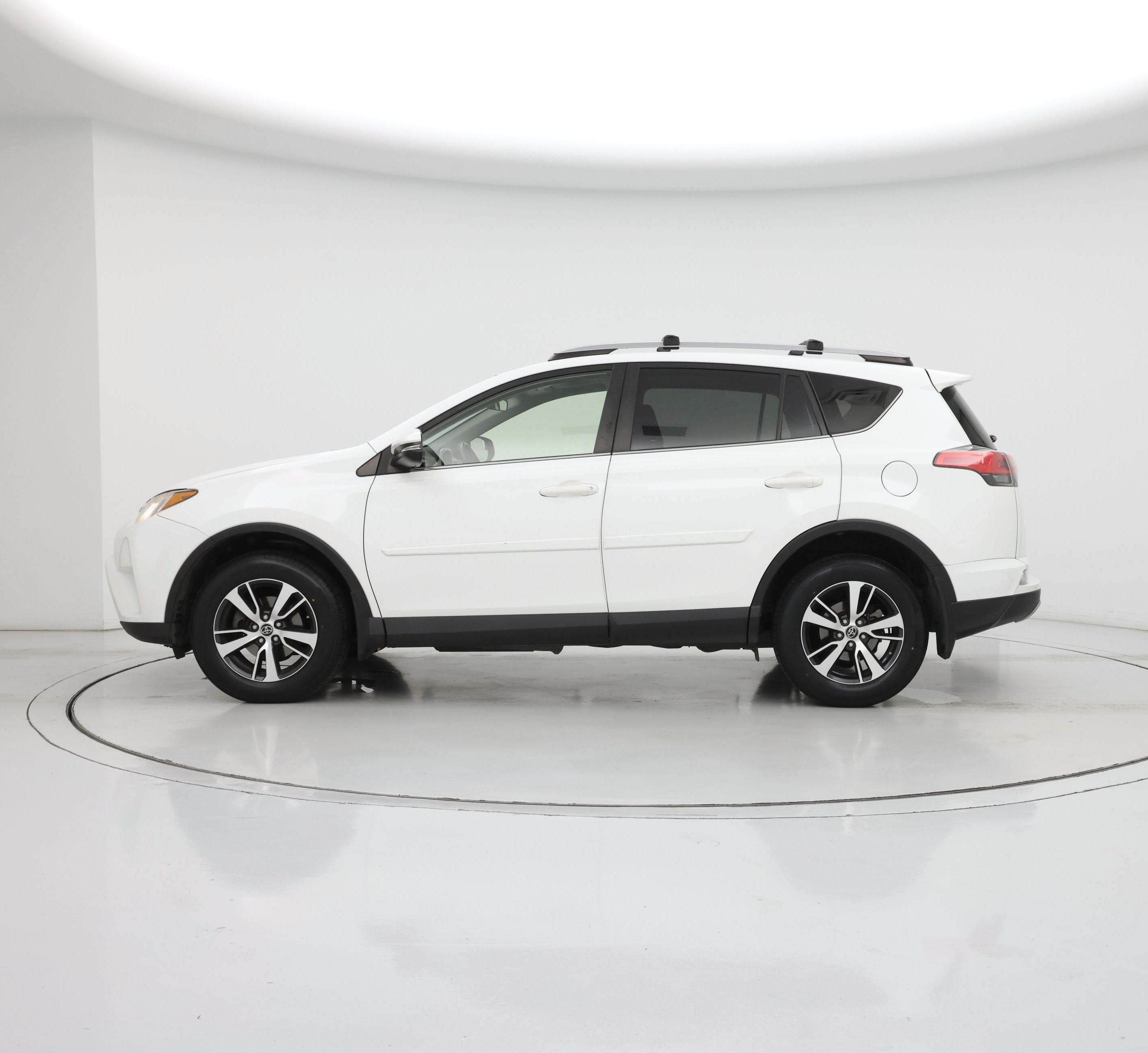 Thumbnail: 2017 Toyota RAV4 - 3