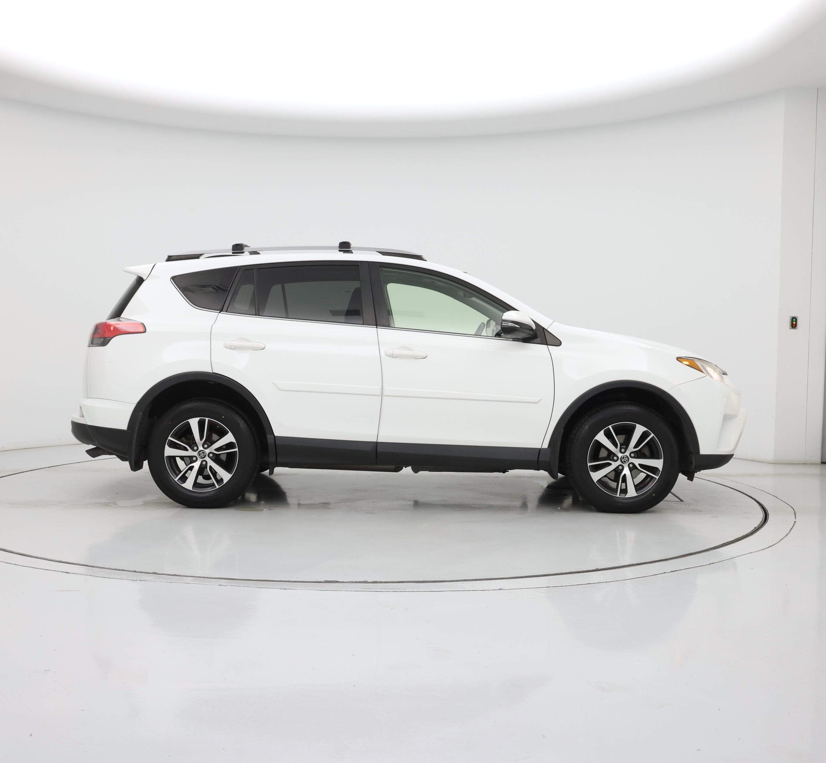 Thumbnail: 2017 Toyota RAV4 - 7