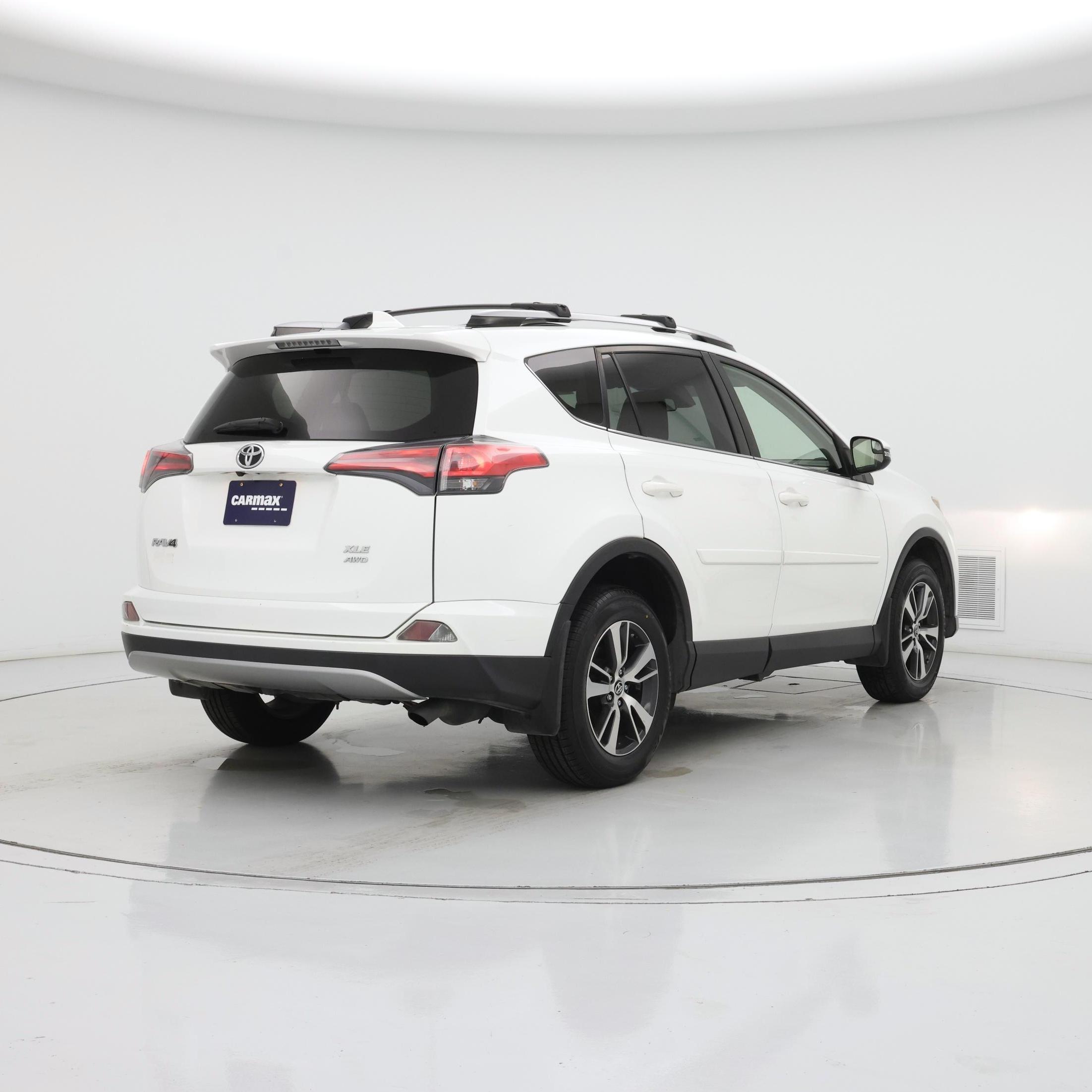Thumbnail: 2017 Toyota RAV4 - 8