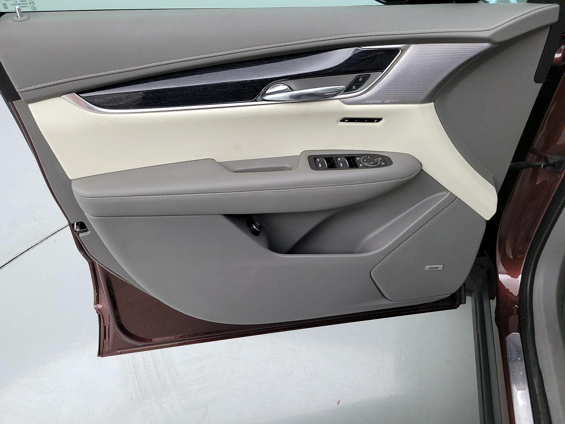 Thumbnail: 2022 Cadillac XT6 - 12