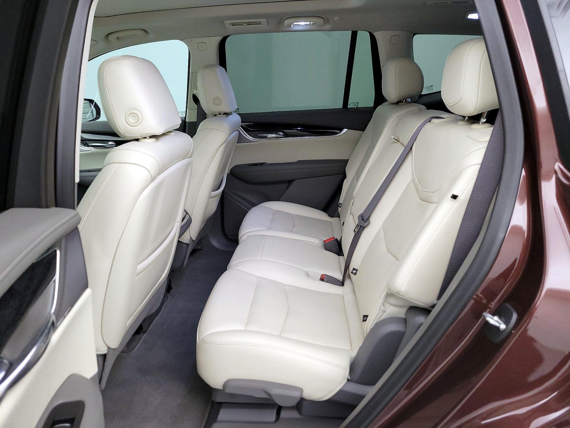 Thumbnail: 2022 Cadillac XT6 - 19