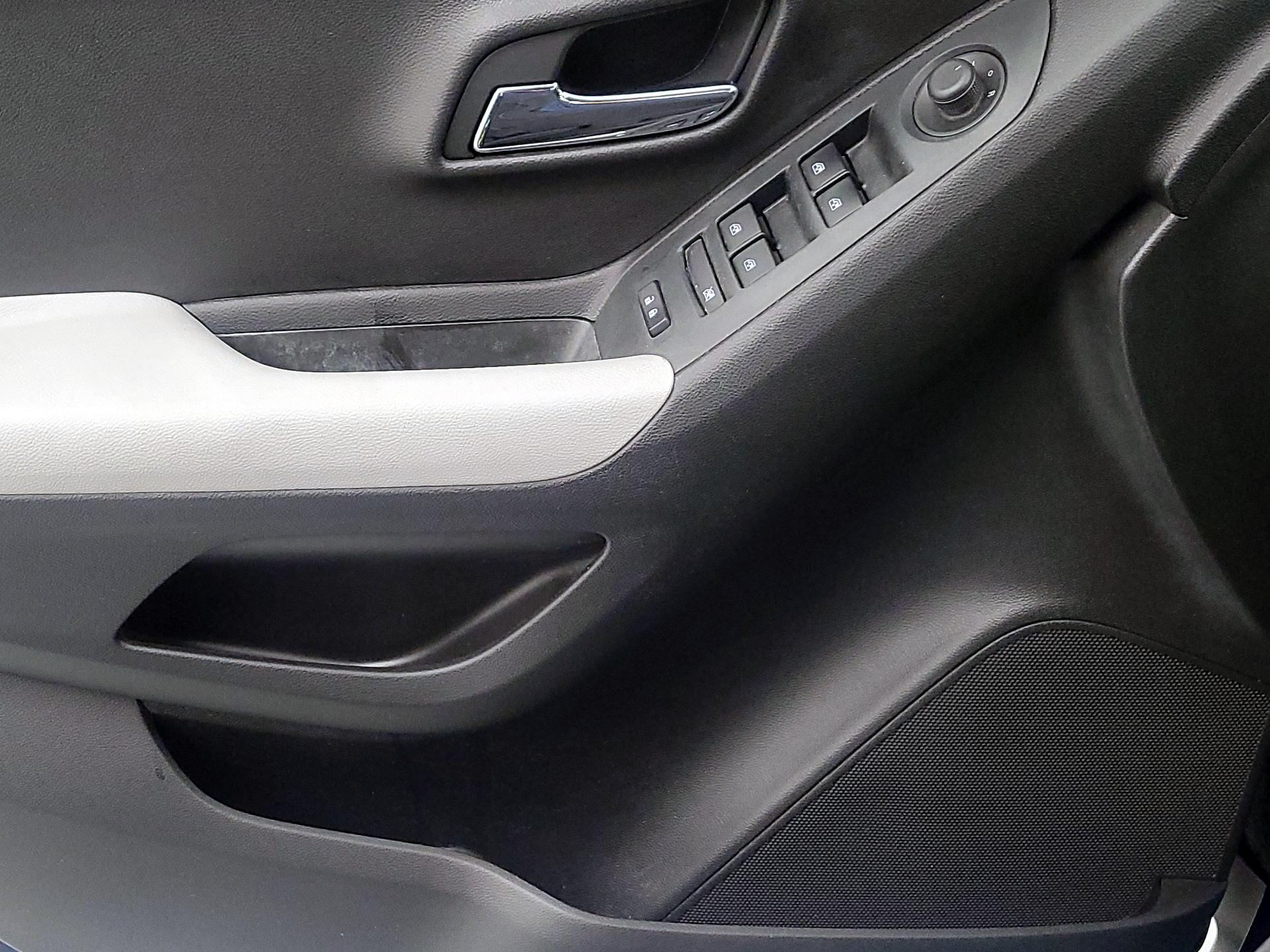 Thumbnail: 2020 Chevrolet Trax - 12