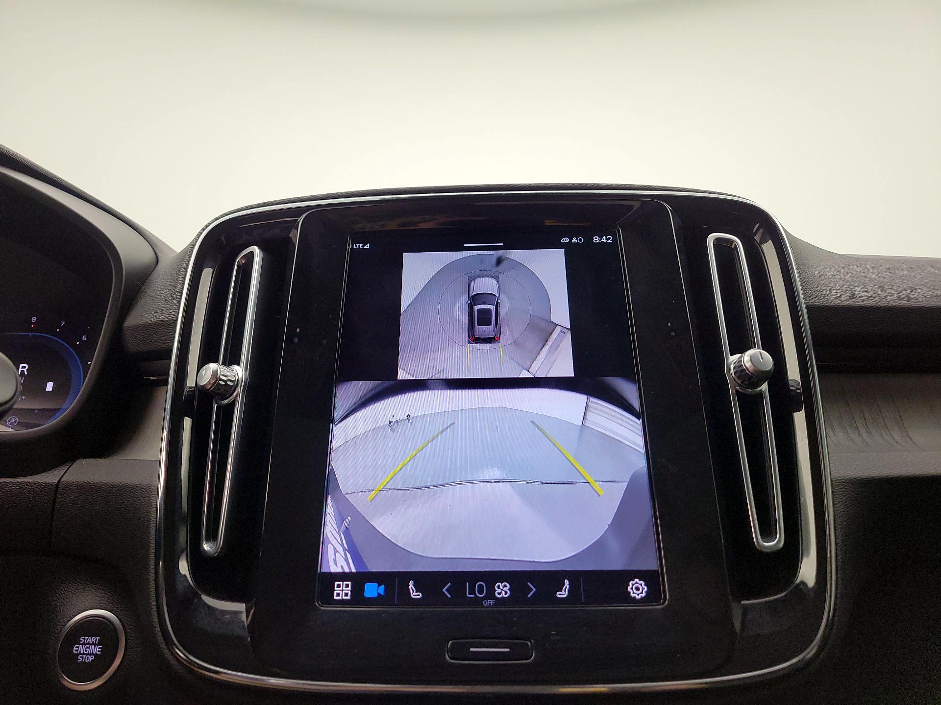 Thumbnail: 2024 Volvo XC40 - 14