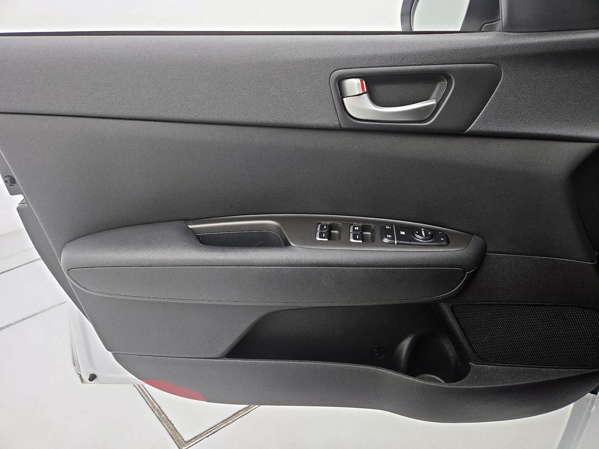 Thumbnail: 2018 Kia Optima - 12