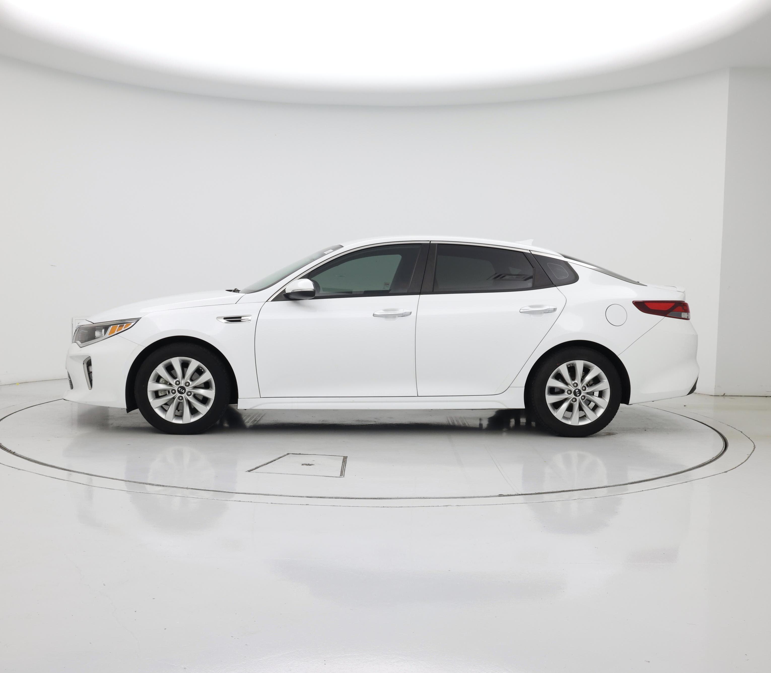 Thumbnail: 2018 Kia Optima - 3