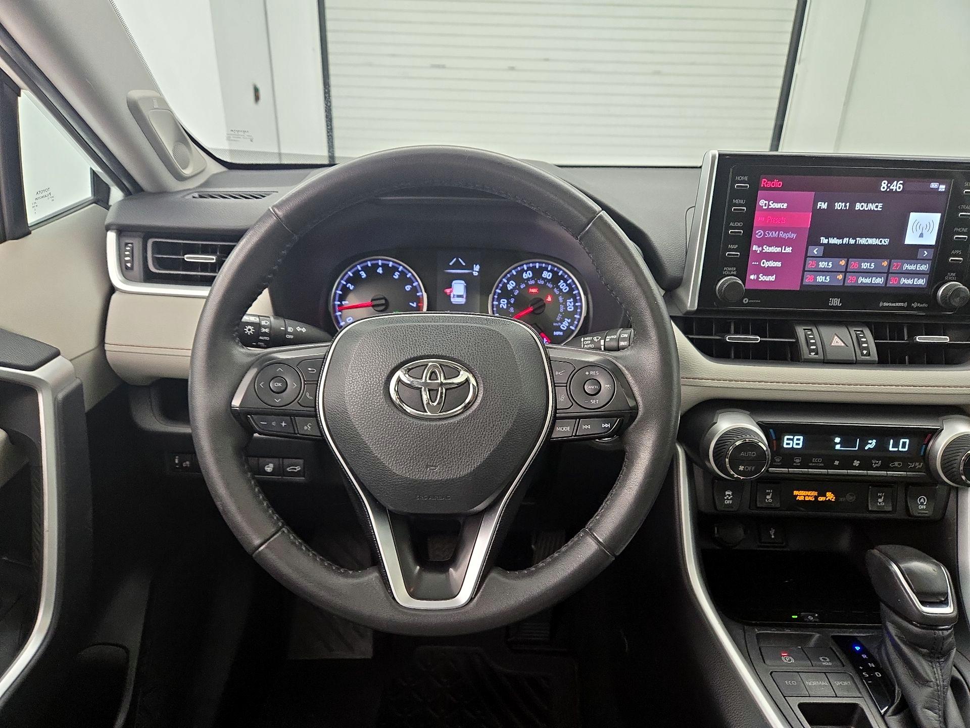 Thumbnail: 2020 Toyota RAV4 - 10