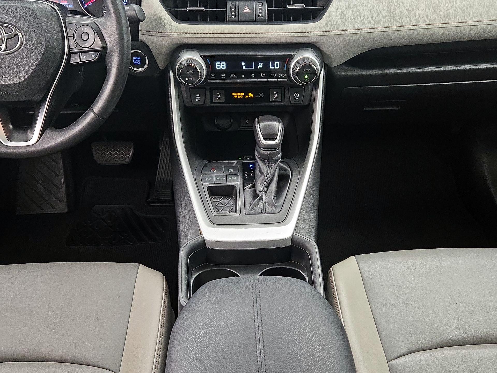 Thumbnail: 2020 Toyota RAV4 - 17