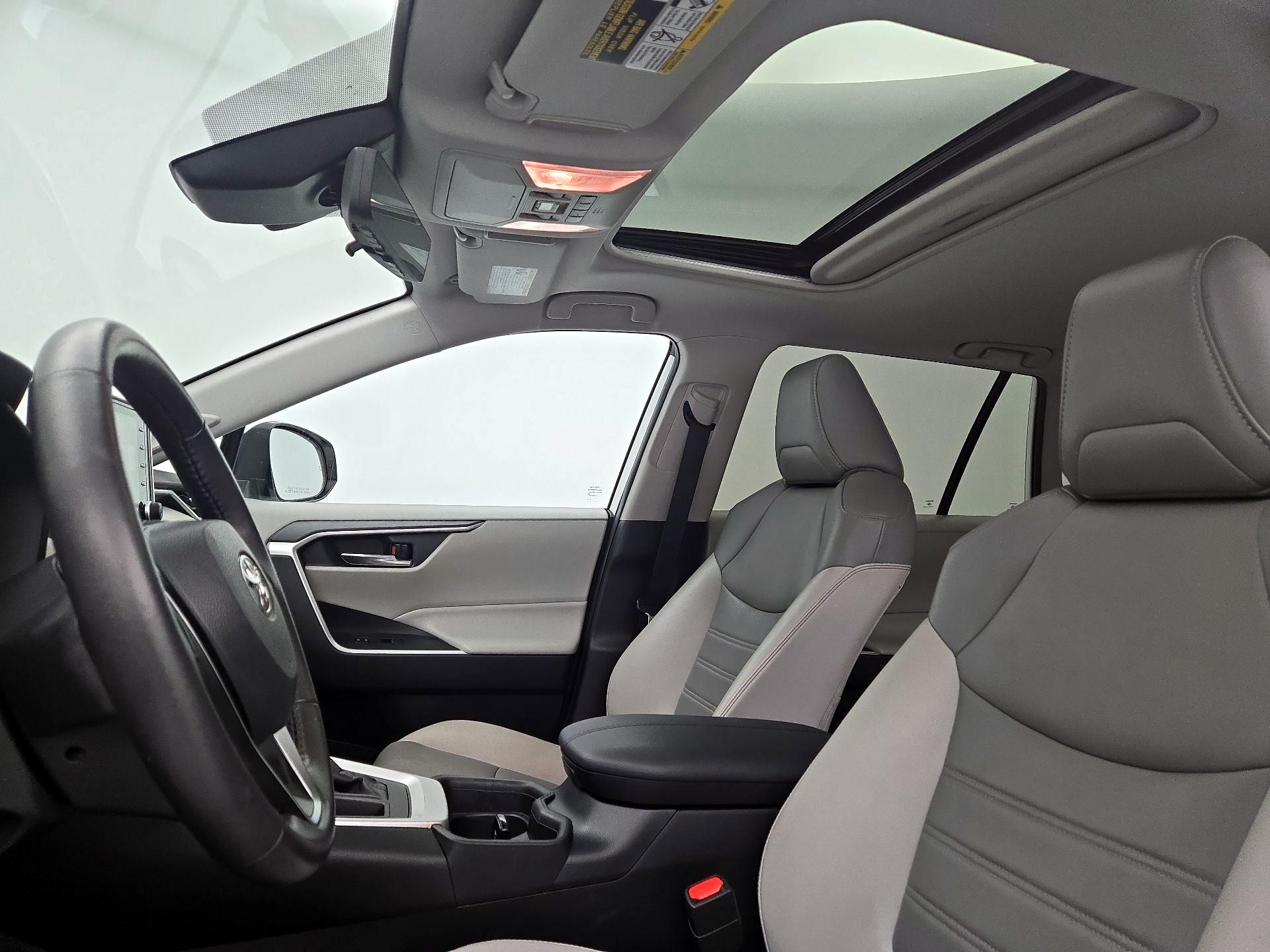 Thumbnail: 2020 Toyota RAV4 - 19