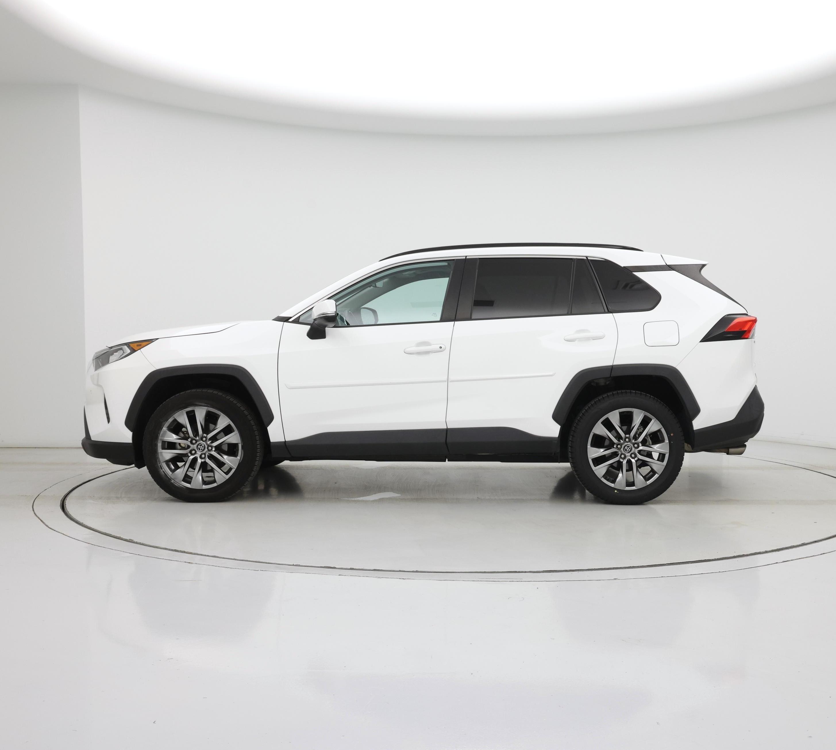 Thumbnail: 2020 Toyota RAV4 - 3