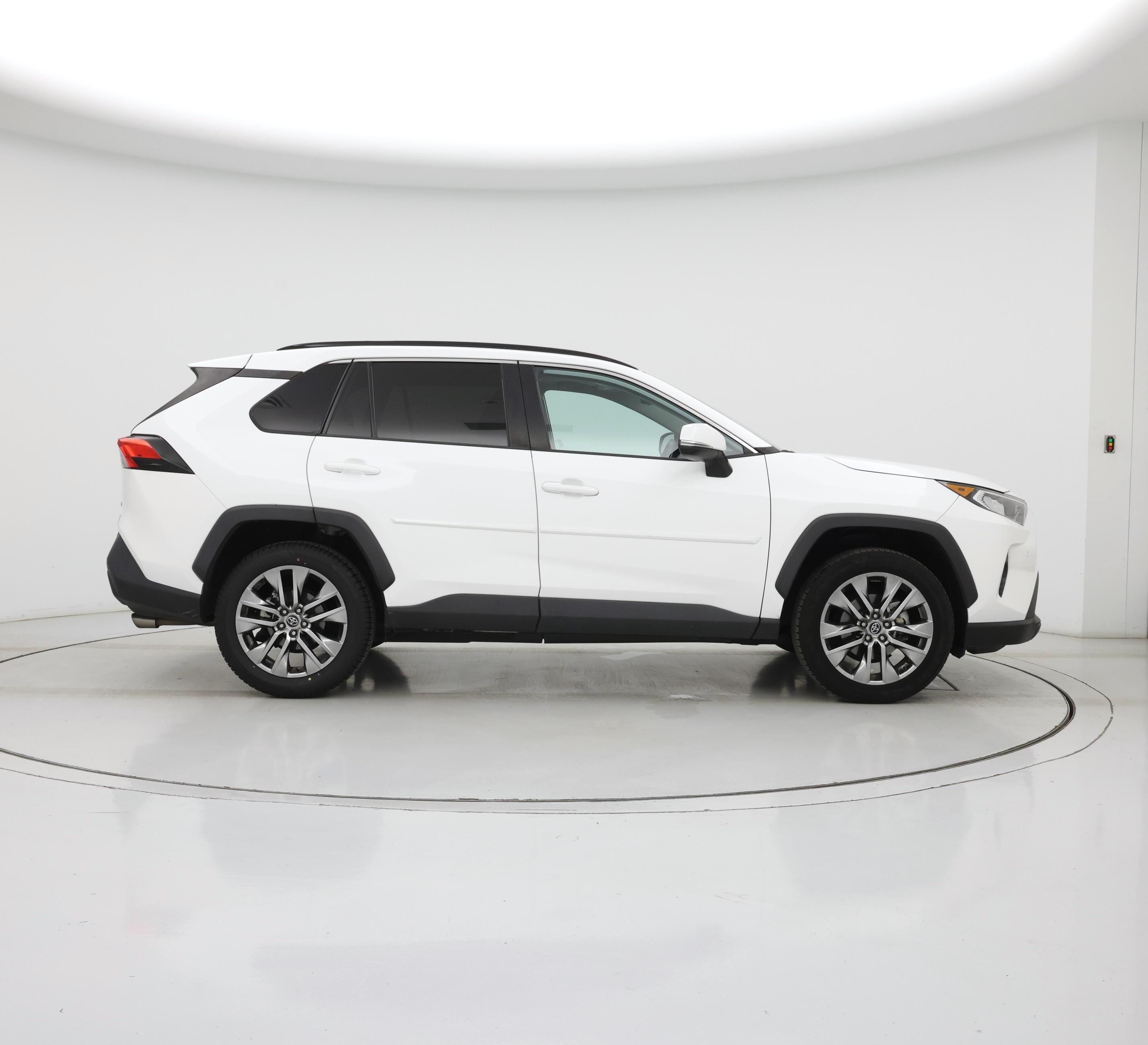 Thumbnail: 2020 Toyota RAV4 - 7