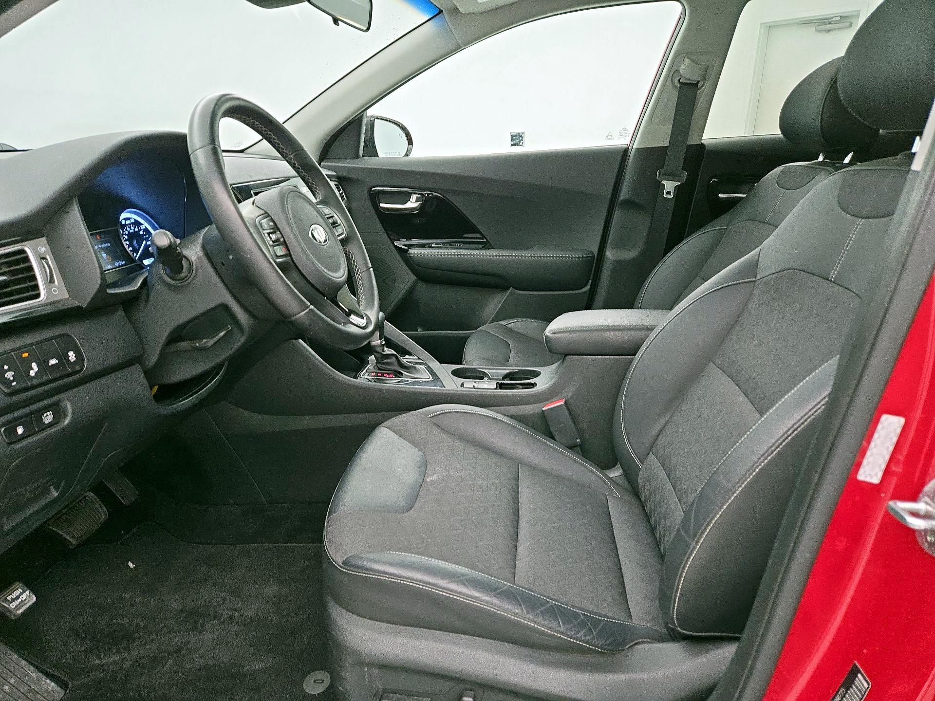 Thumbnail: 2017 Kia Niro - 11