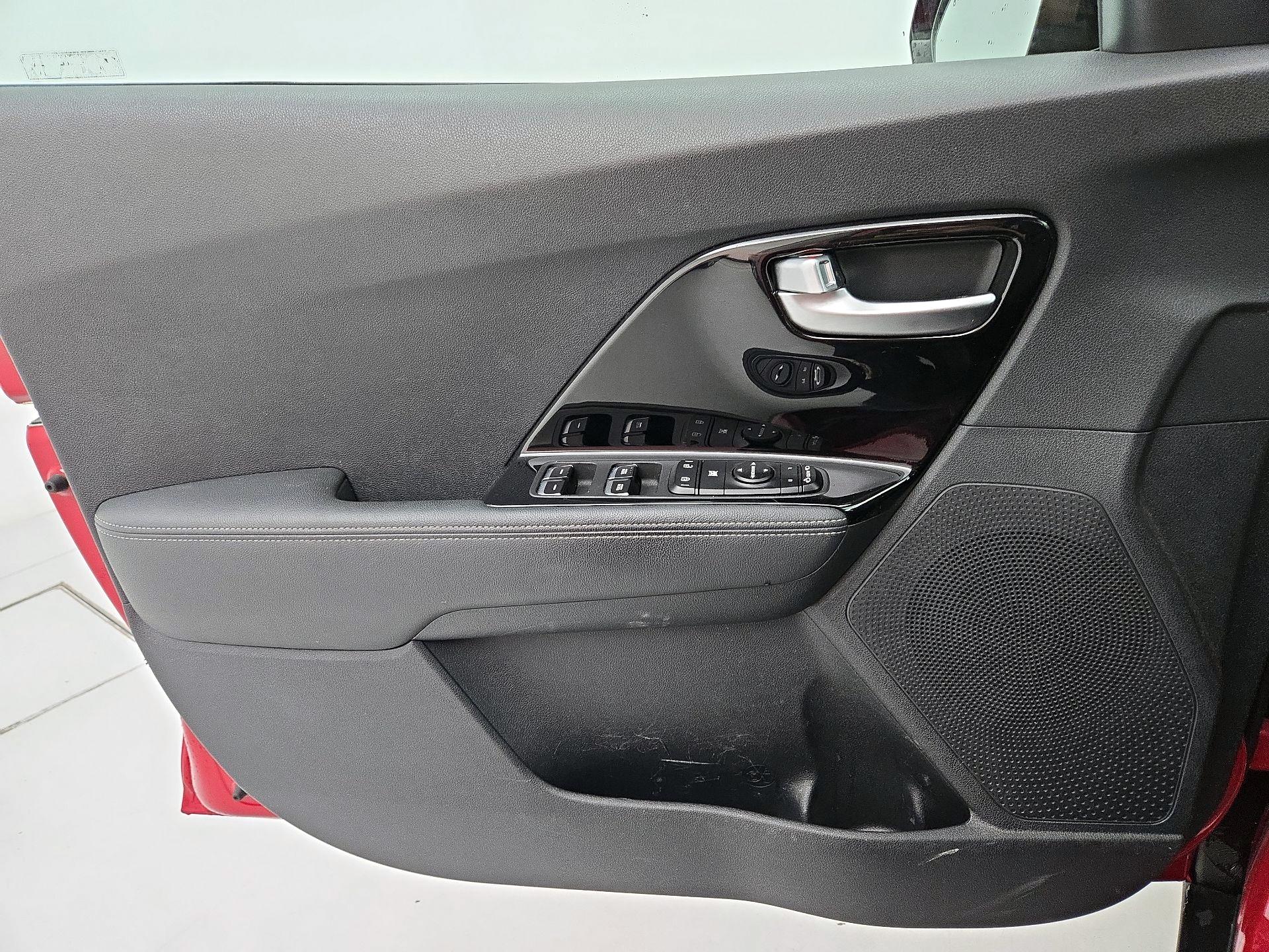 Thumbnail: 2017 Kia Niro - 12