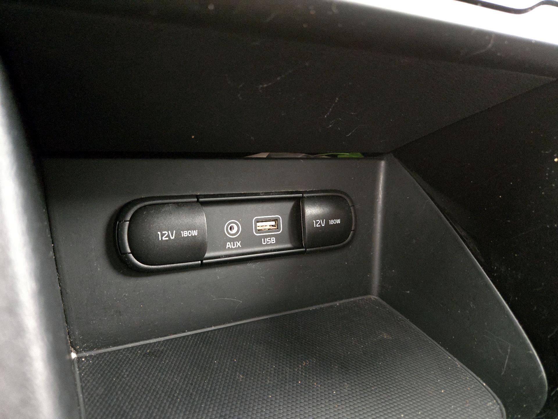 Thumbnail: 2017 Kia Niro - 18