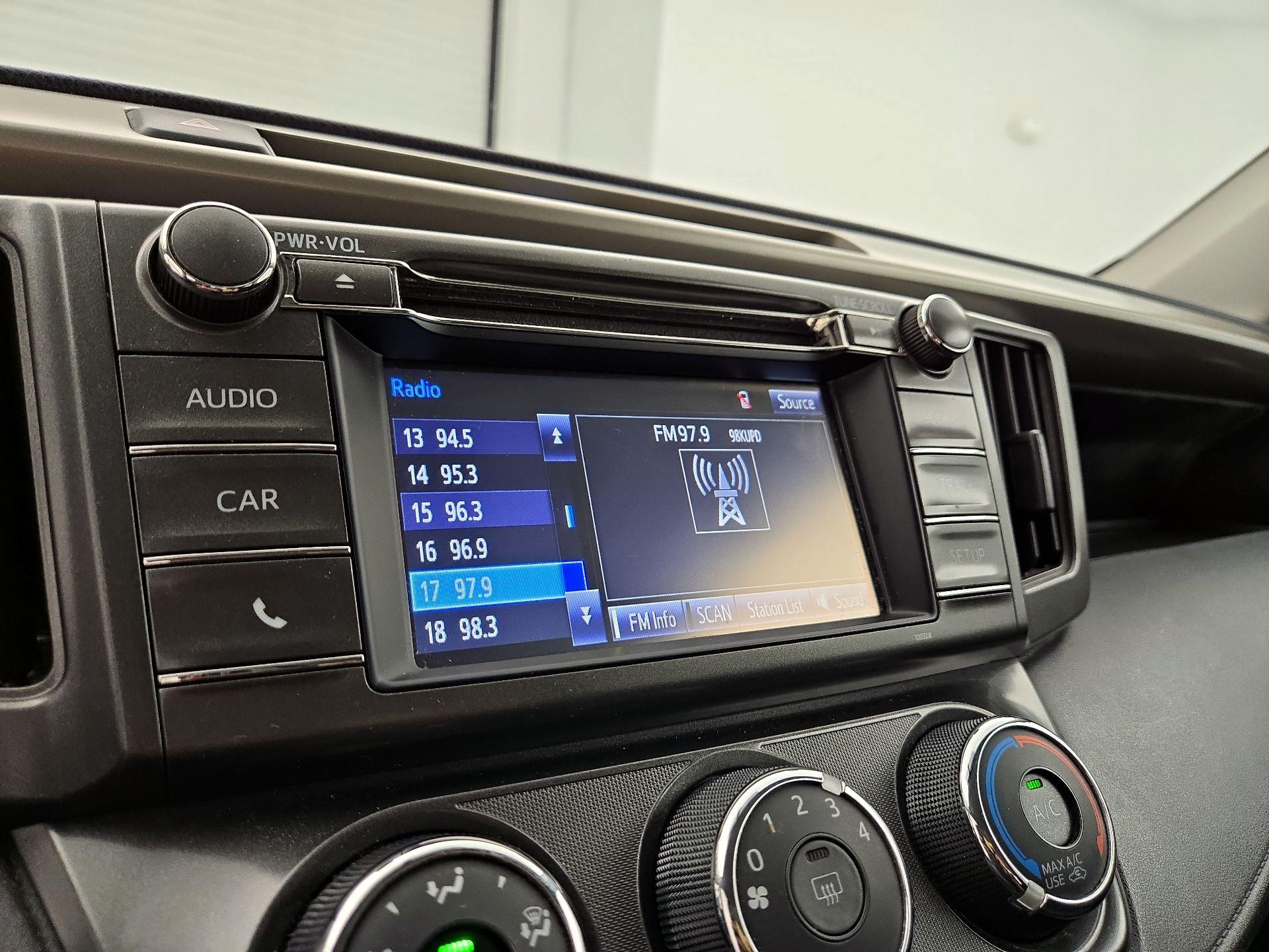 Thumbnail: 2014 Toyota RAV4 - 15