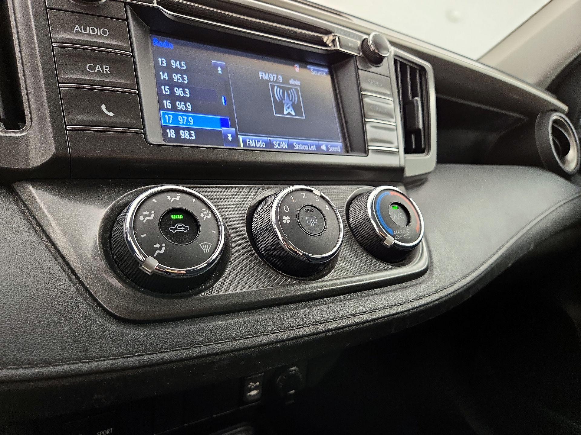 Thumbnail: 2014 Toyota RAV4 - 16