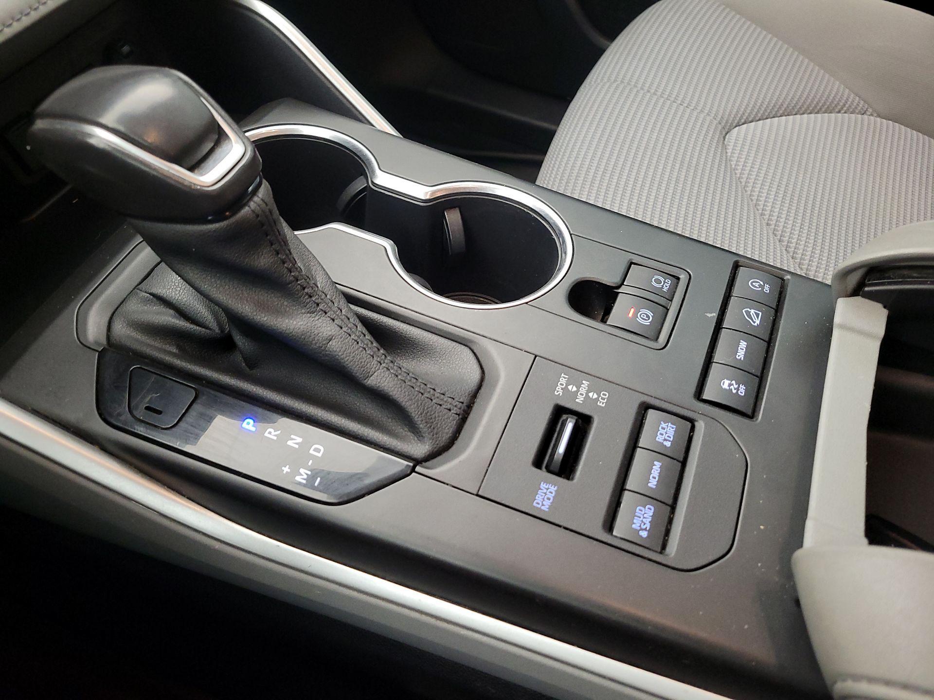 Thumbnail: 2021 Toyota Highlander - 17