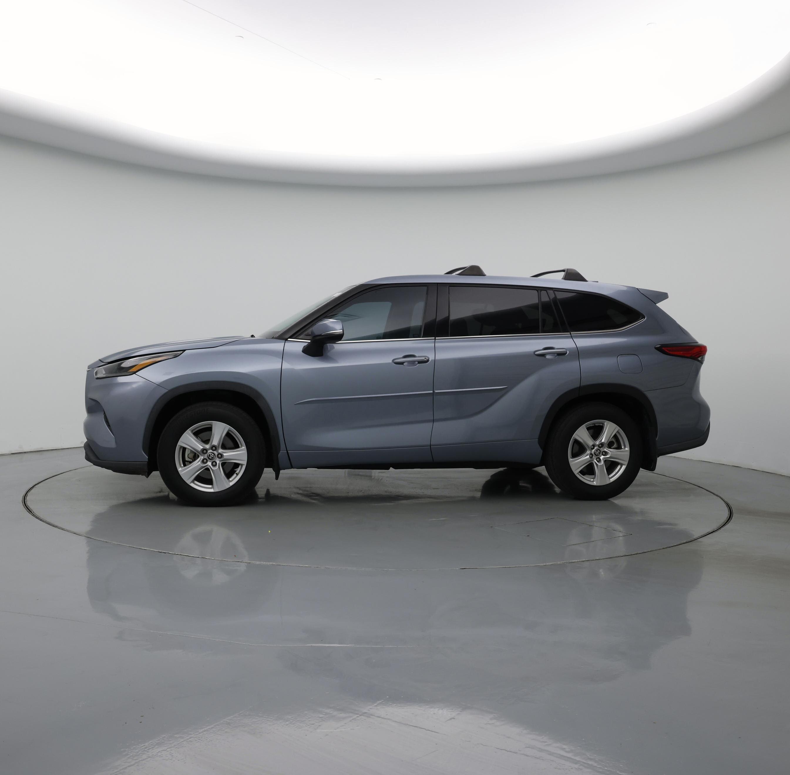 Thumbnail: 2021 Toyota Highlander - 3