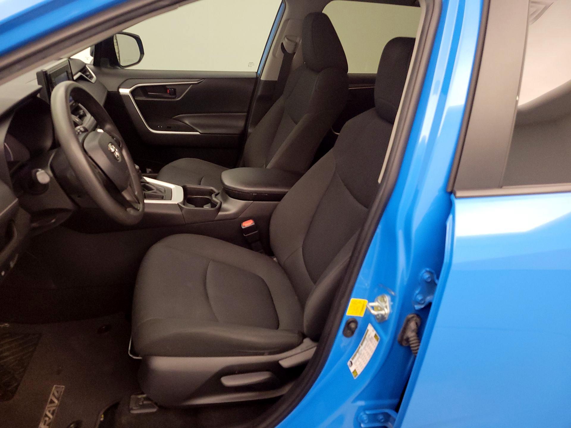 Thumbnail: 2021 Toyota RAV4 - 11