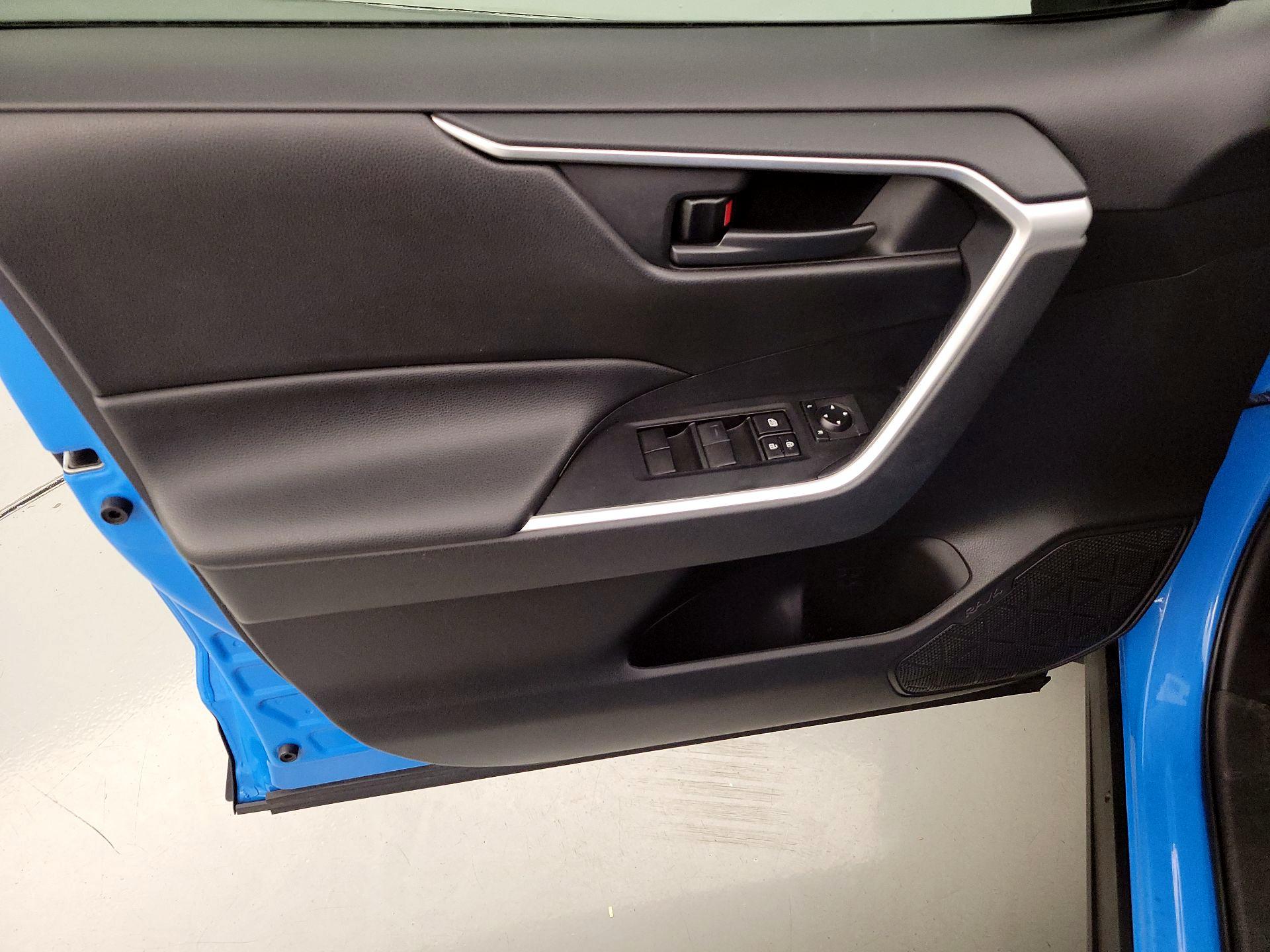 Thumbnail: 2021 Toyota RAV4 - 12