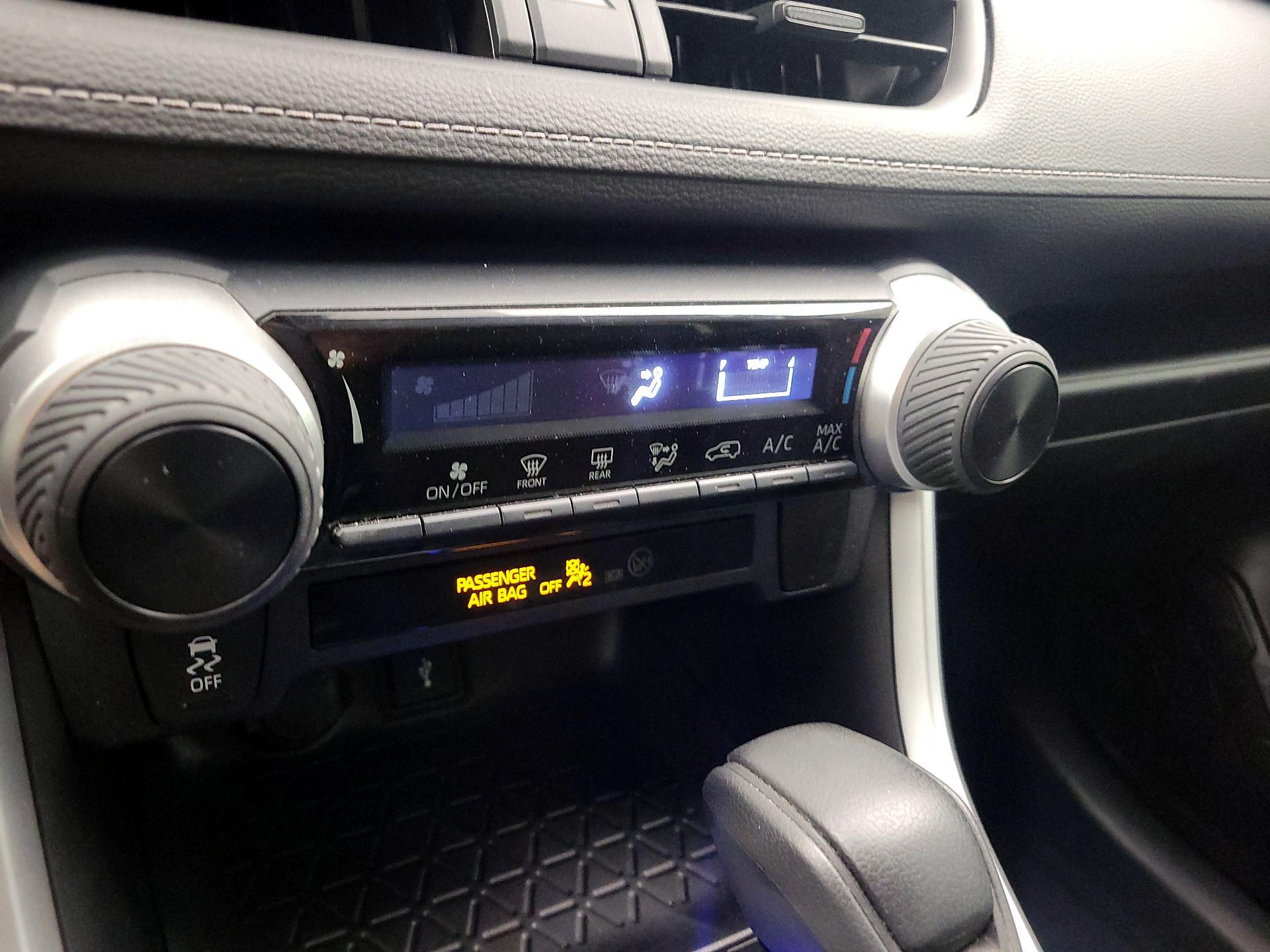 Thumbnail: 2021 Toyota RAV4 - 16