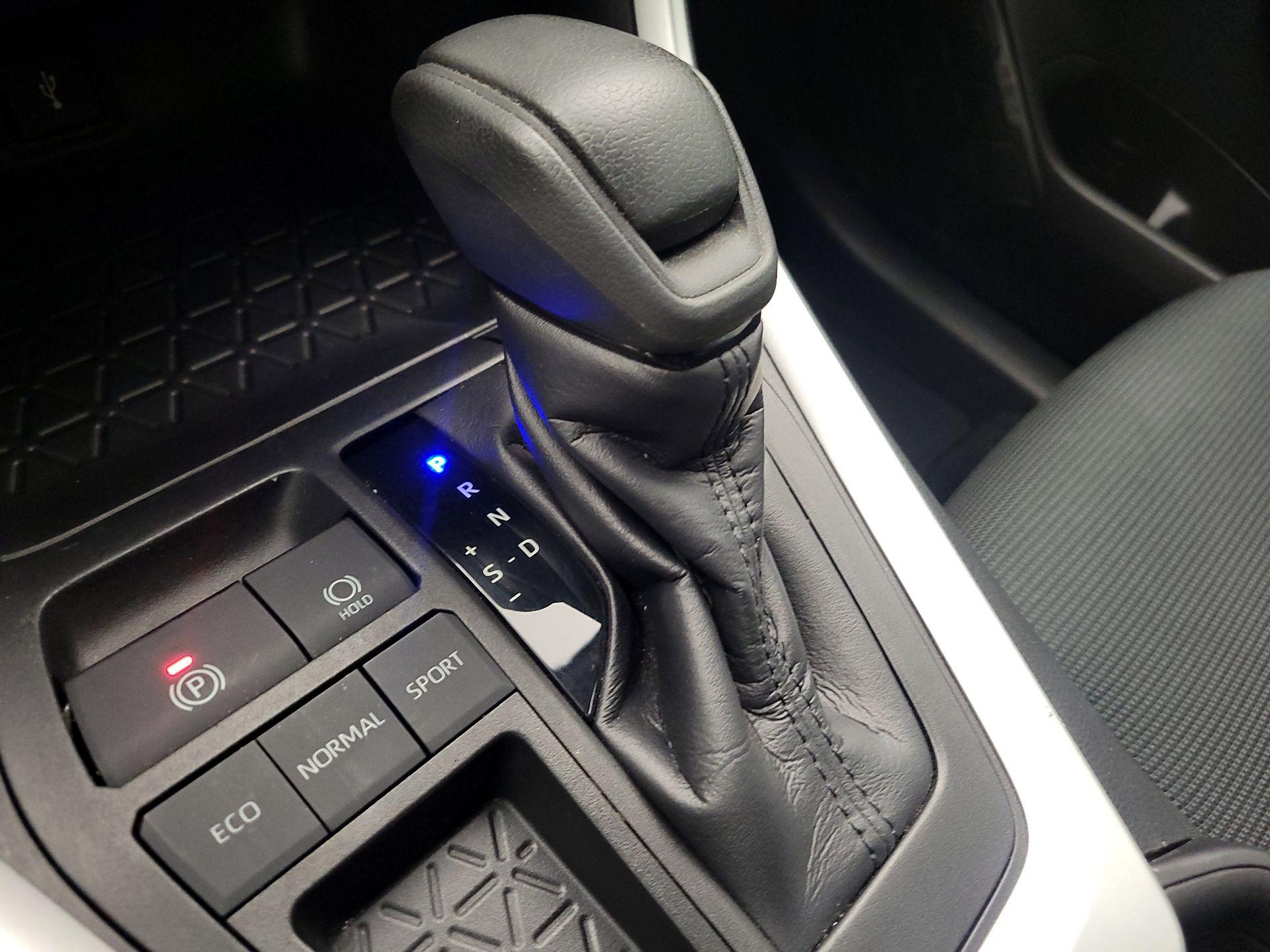 Thumbnail: 2021 Toyota RAV4 - 17