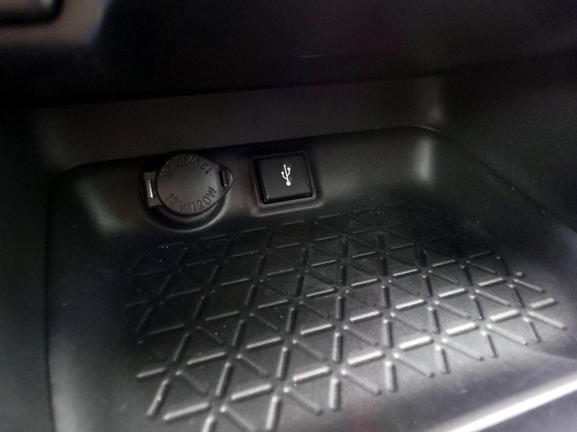 Thumbnail: 2021 Toyota RAV4 - 18