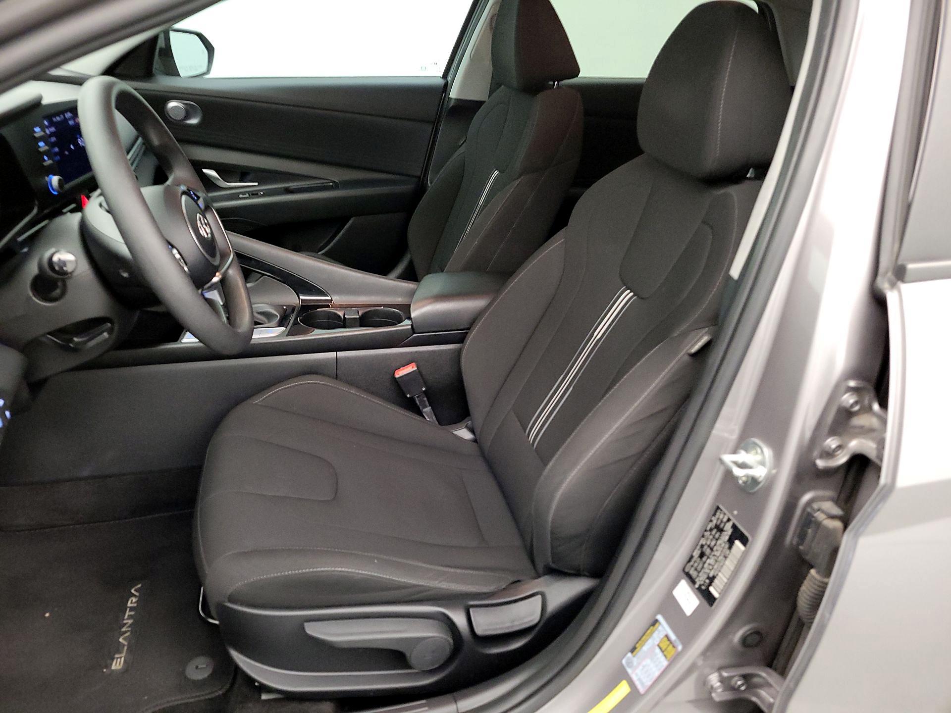 Thumbnail: 2022 Hyundai Elantra - 11