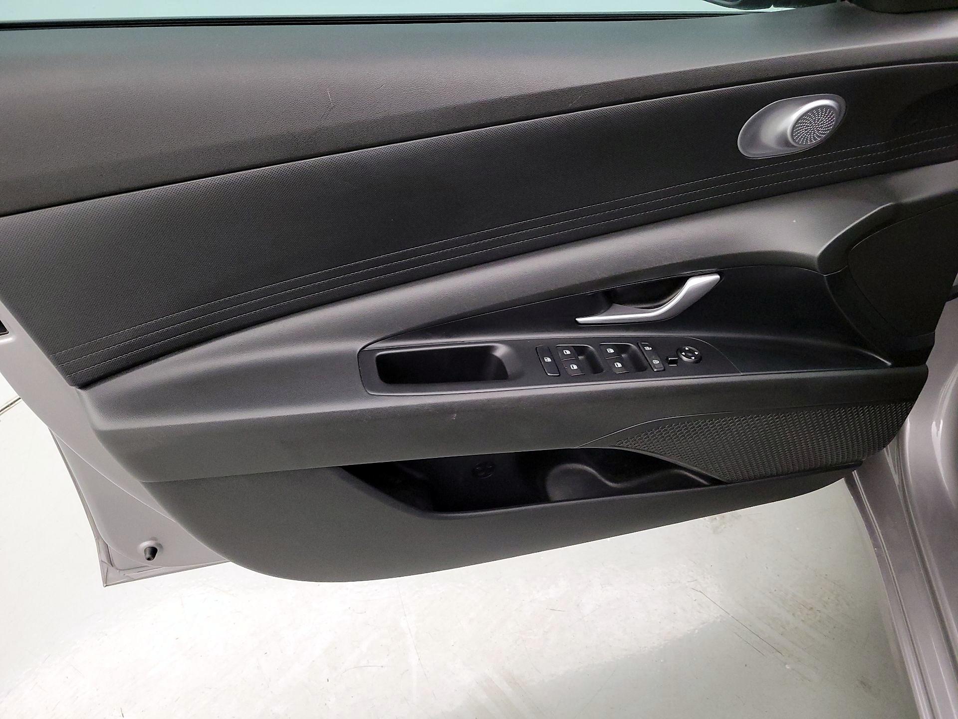 Thumbnail: 2022 Hyundai Elantra - 12