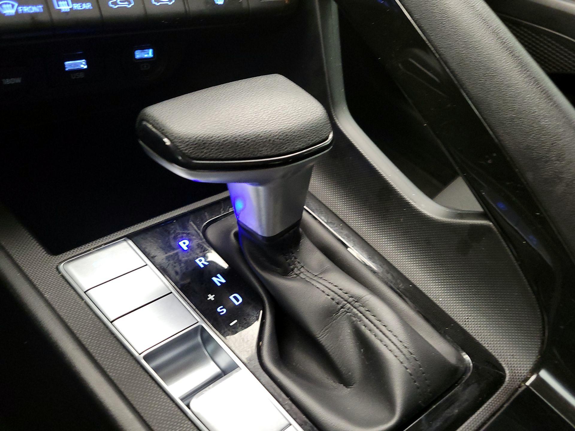 Thumbnail: 2022 Hyundai Elantra - 17