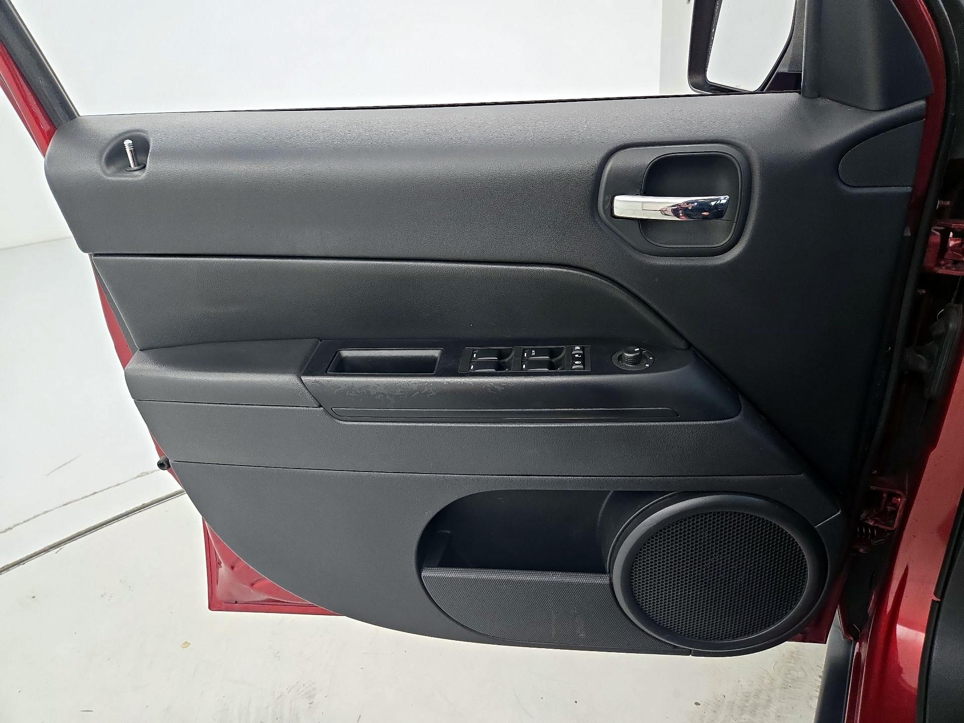 Thumbnail: 2016 Jeep Patriot - 12