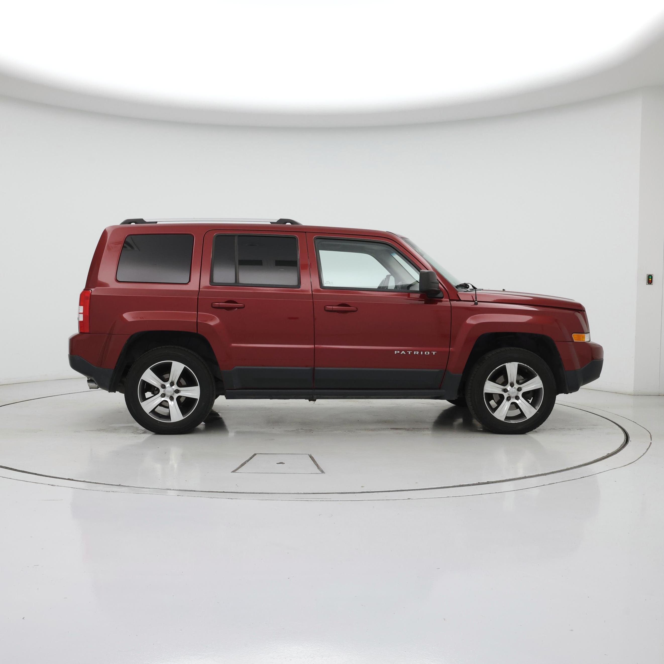Thumbnail: 2016 Jeep Patriot - 7