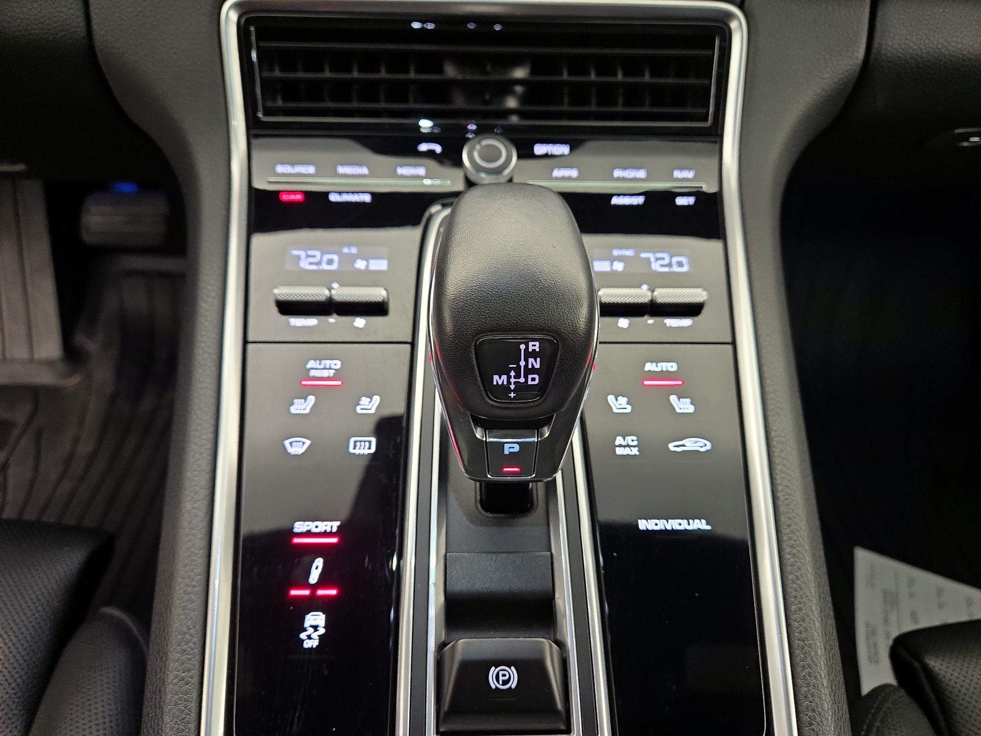 Thumbnail: 2018 Porsche Panamera - 18