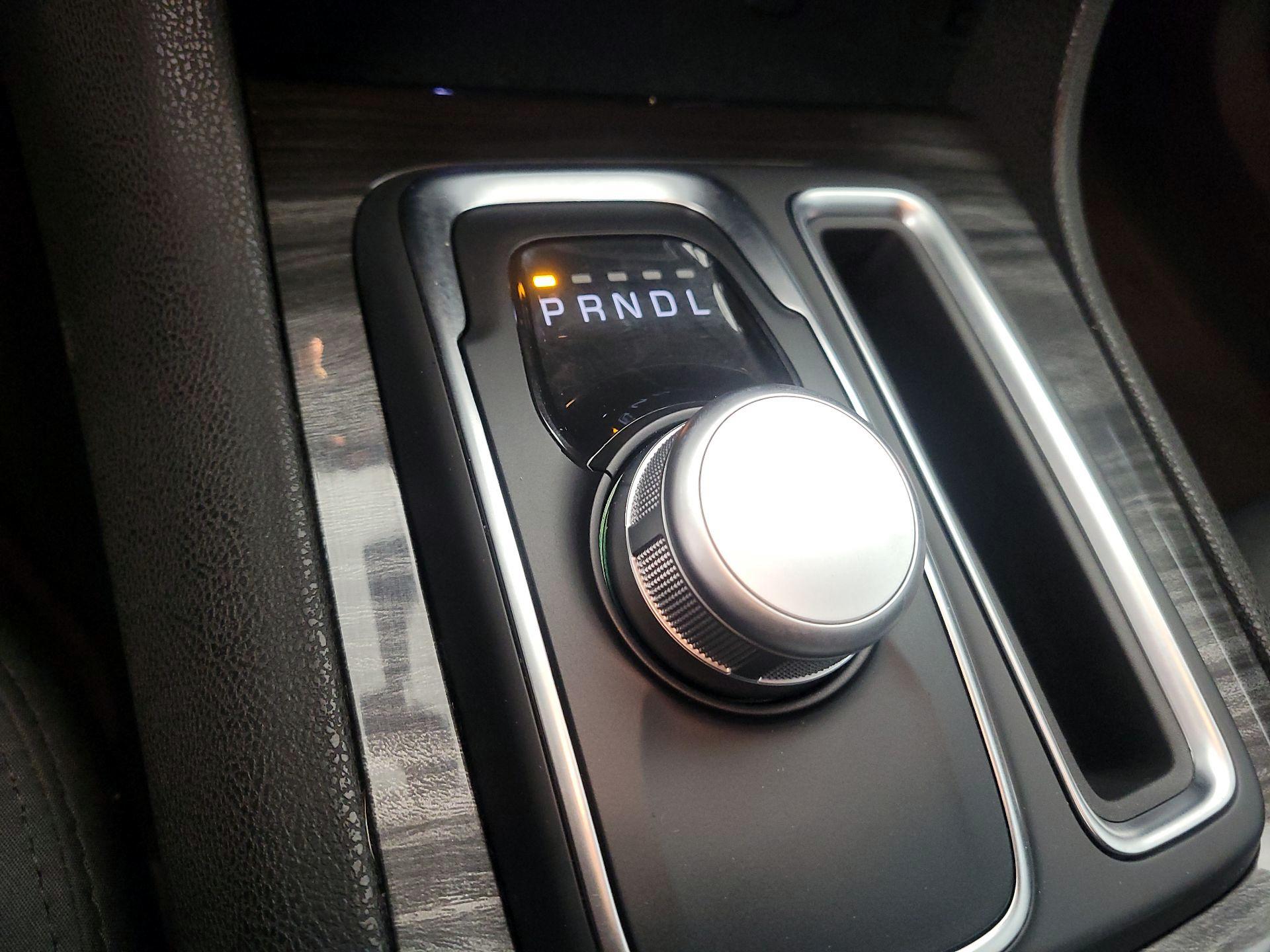 Thumbnail: 2020 Chrysler 300 - 17