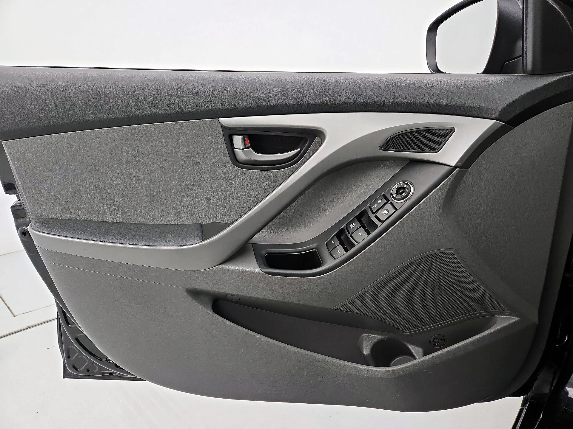 Thumbnail: 2016 Hyundai Elantra - 12