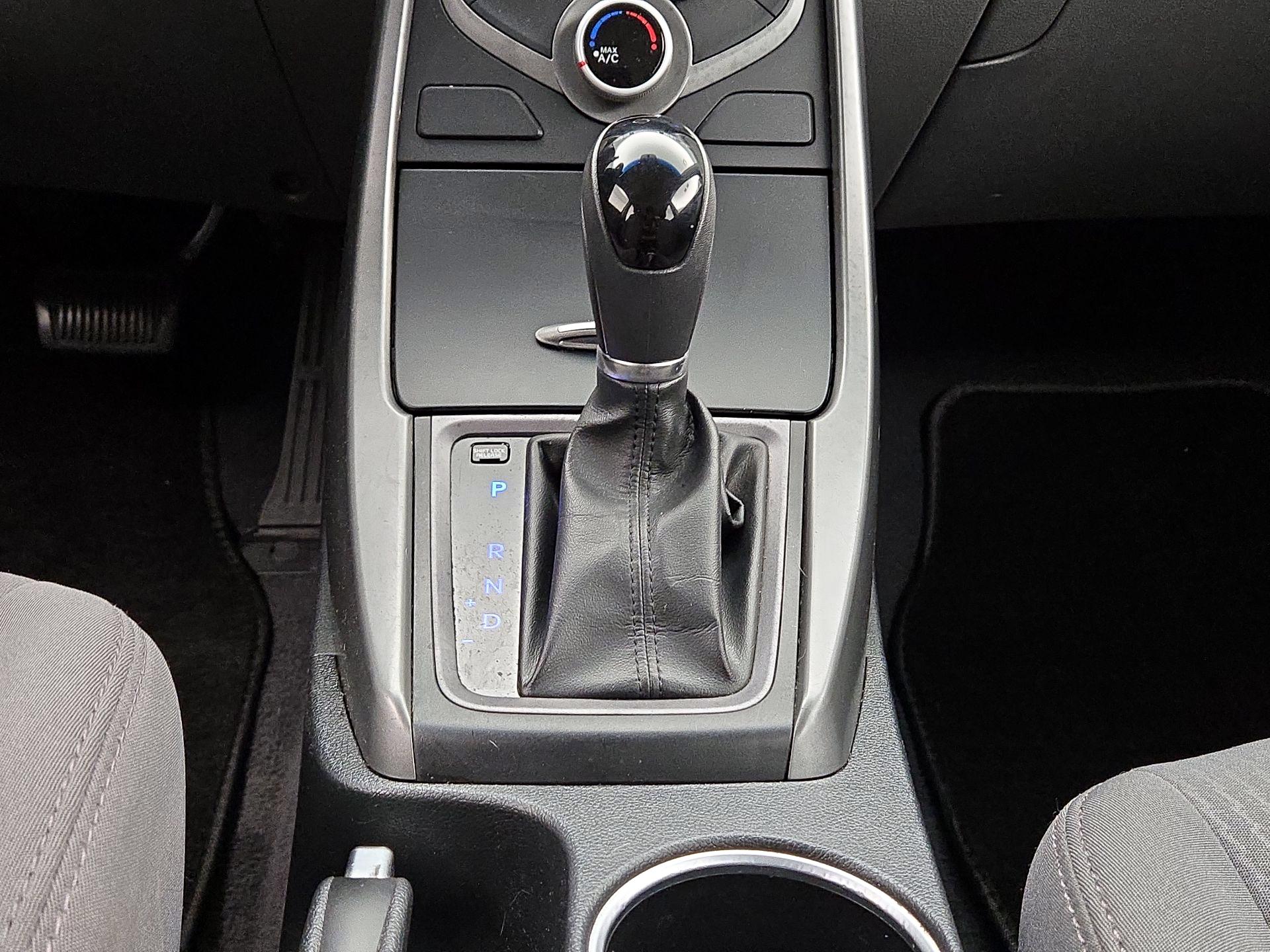 Thumbnail: 2016 Hyundai Elantra - 16