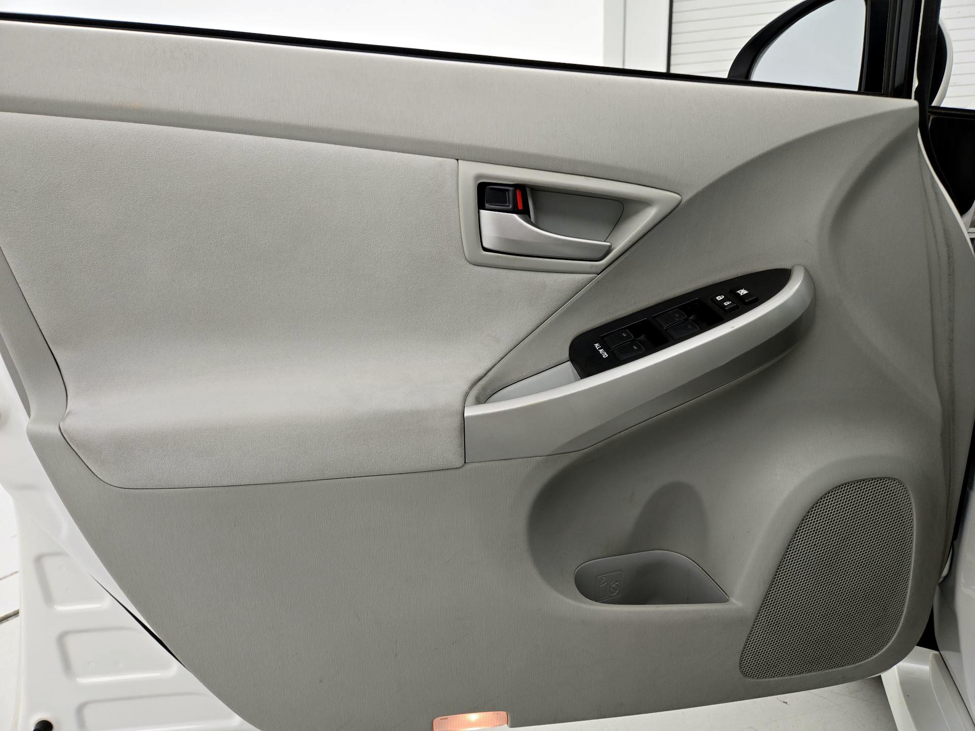 Thumbnail: 2014 Toyota Prius - 12