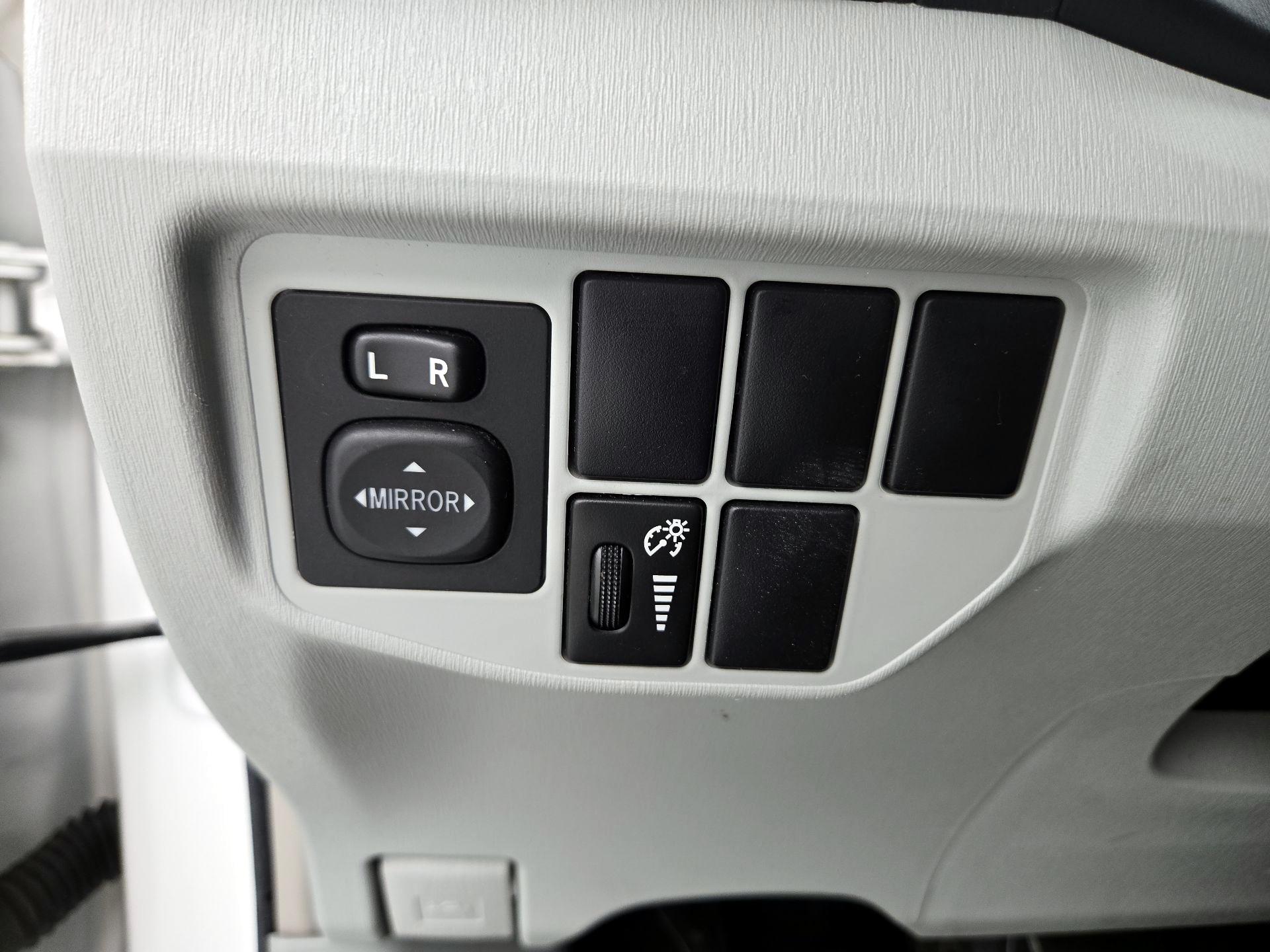 Thumbnail: 2014 Toyota Prius - 13