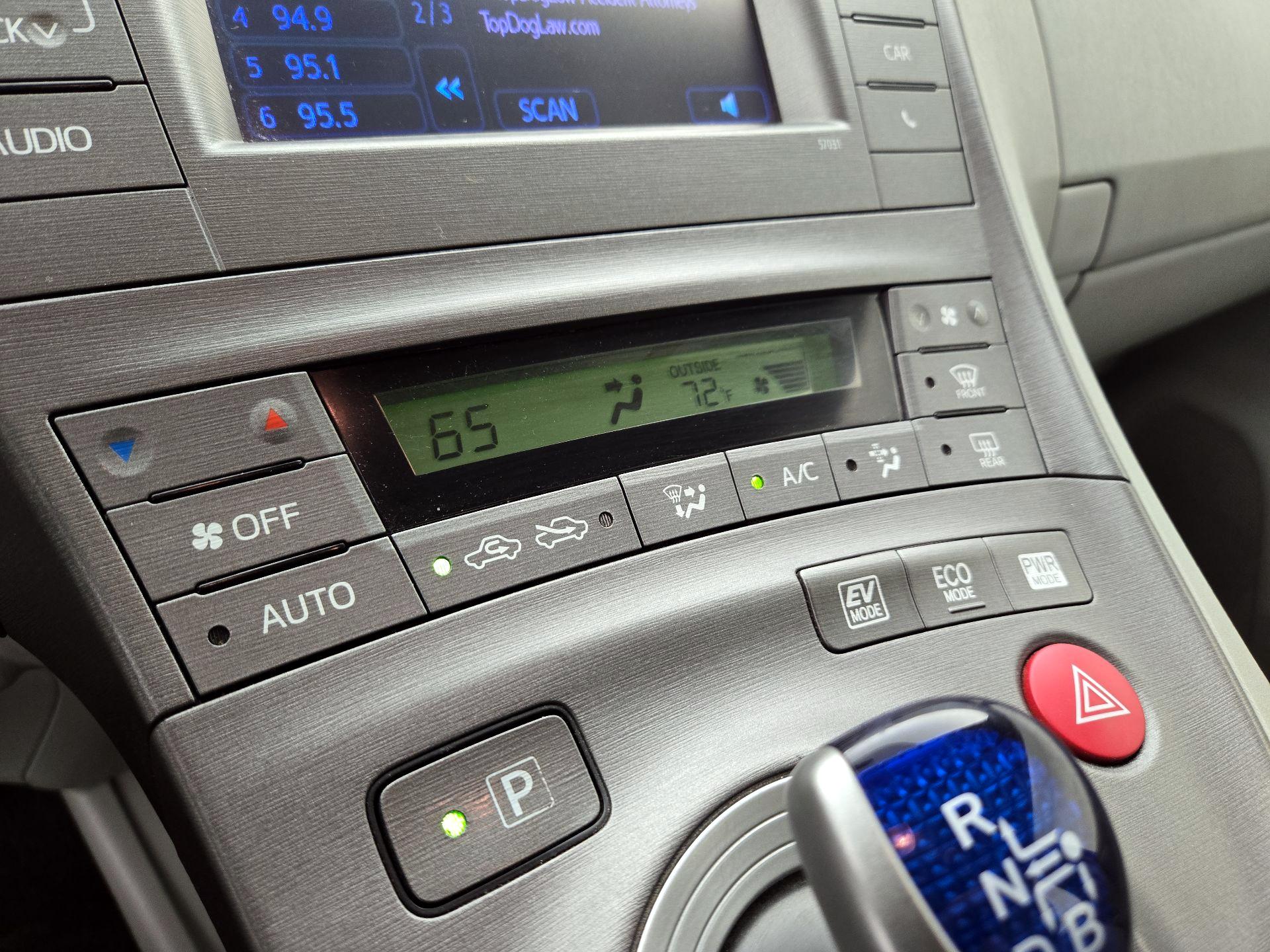 Thumbnail: 2014 Toyota Prius - 15