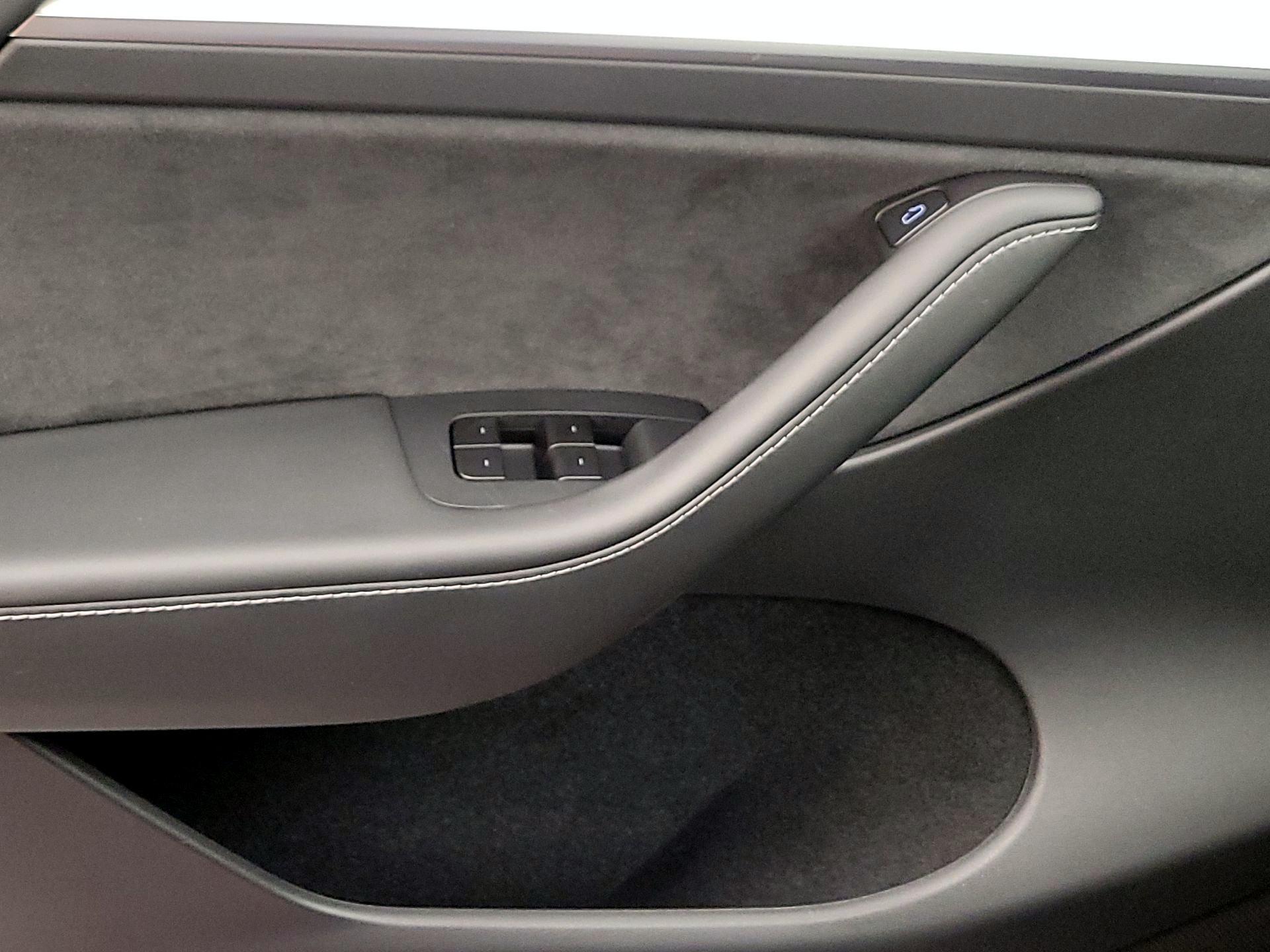 Thumbnail: 2025 Tesla Model Y - 12