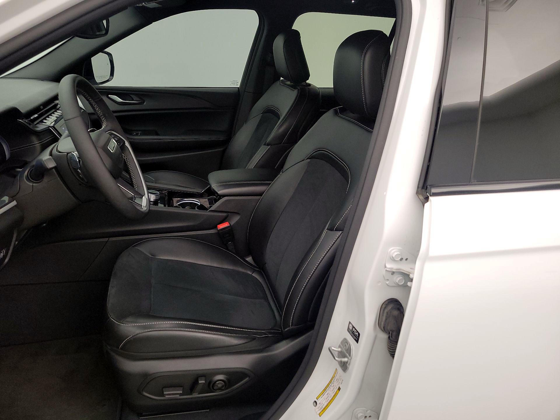 Thumbnail: 2023 Jeep Grand Cherokee - 11