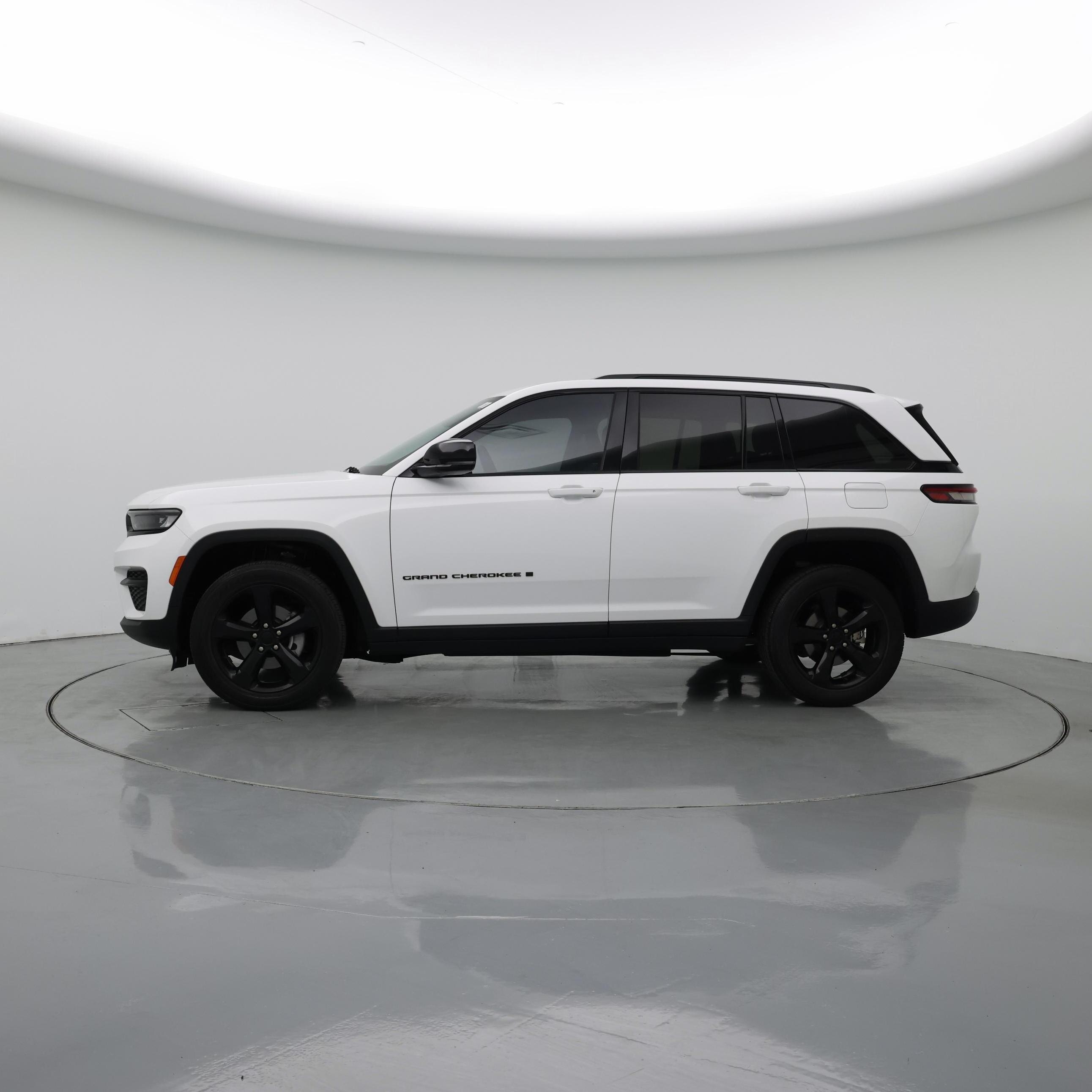 Thumbnail: 2023 Jeep Grand Cherokee - 3