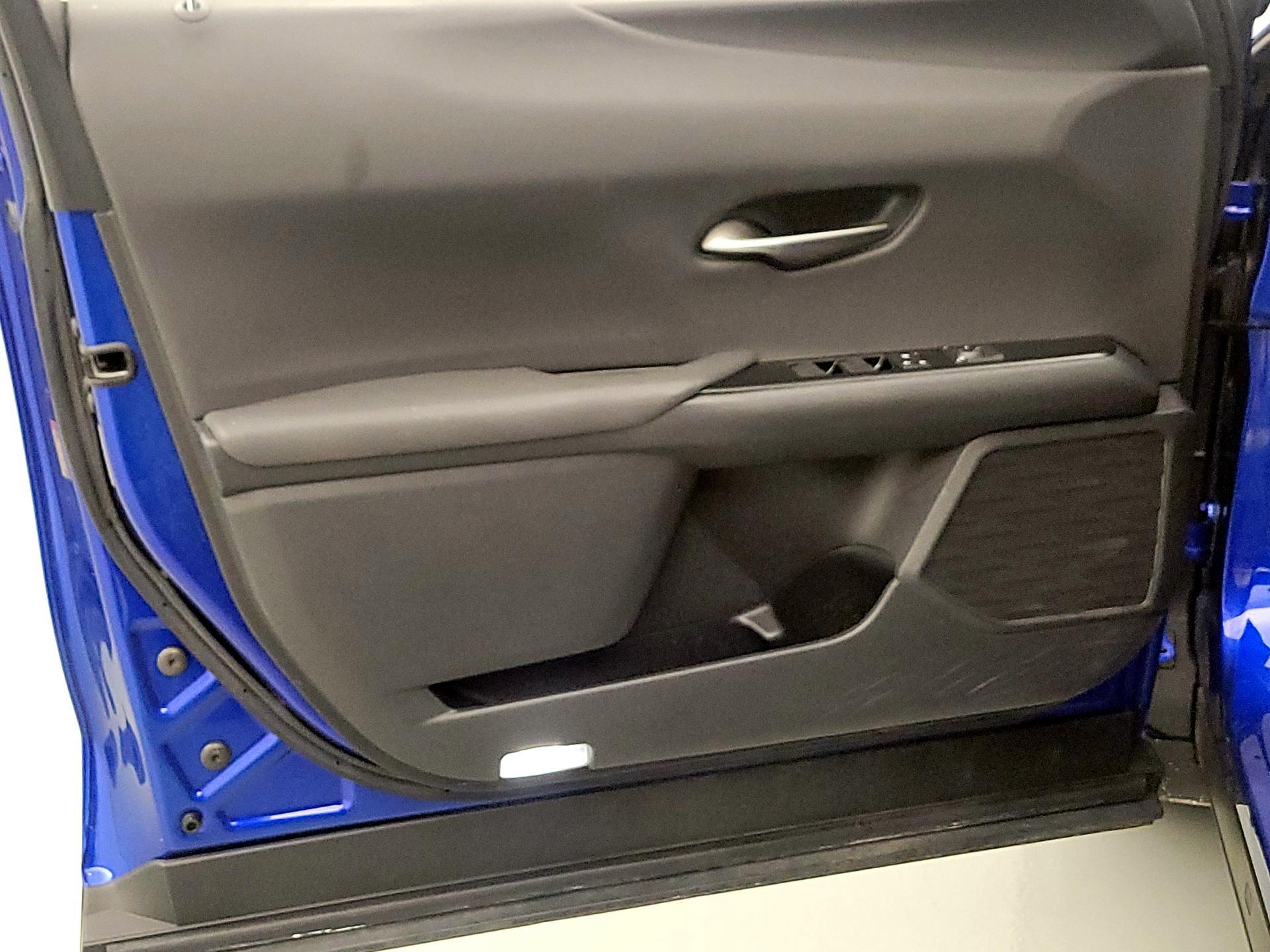 Thumbnail: 2020 Lexus UX - 12